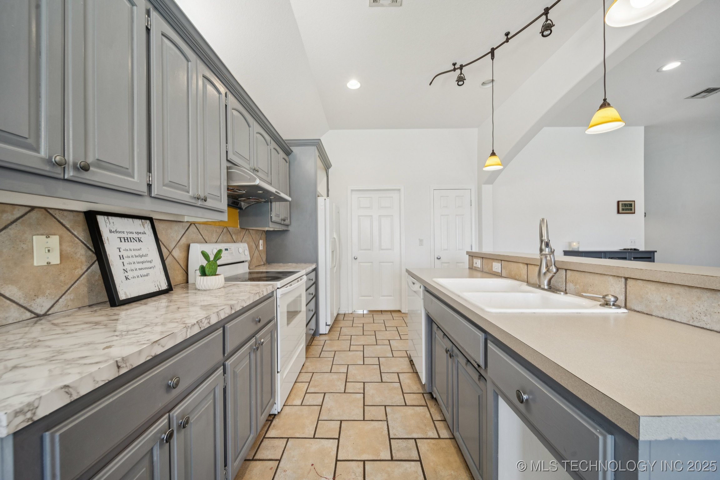 11920 S Holley Street Property Photo 8