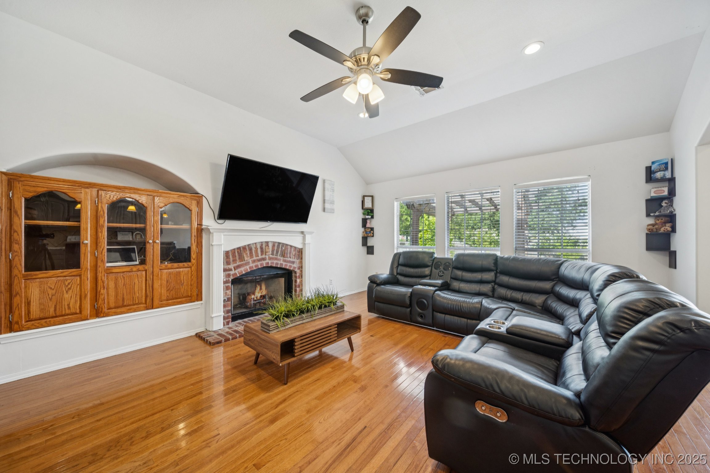 11920 S Holley Street Property Photo 9