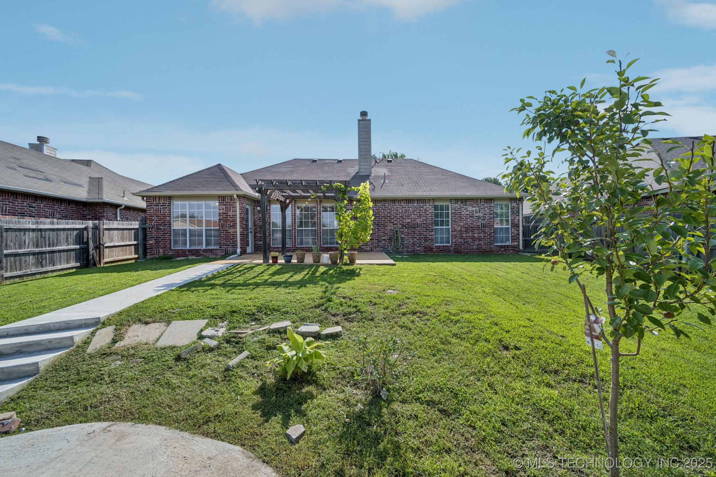 11920 S Holley Street Property Photo 11