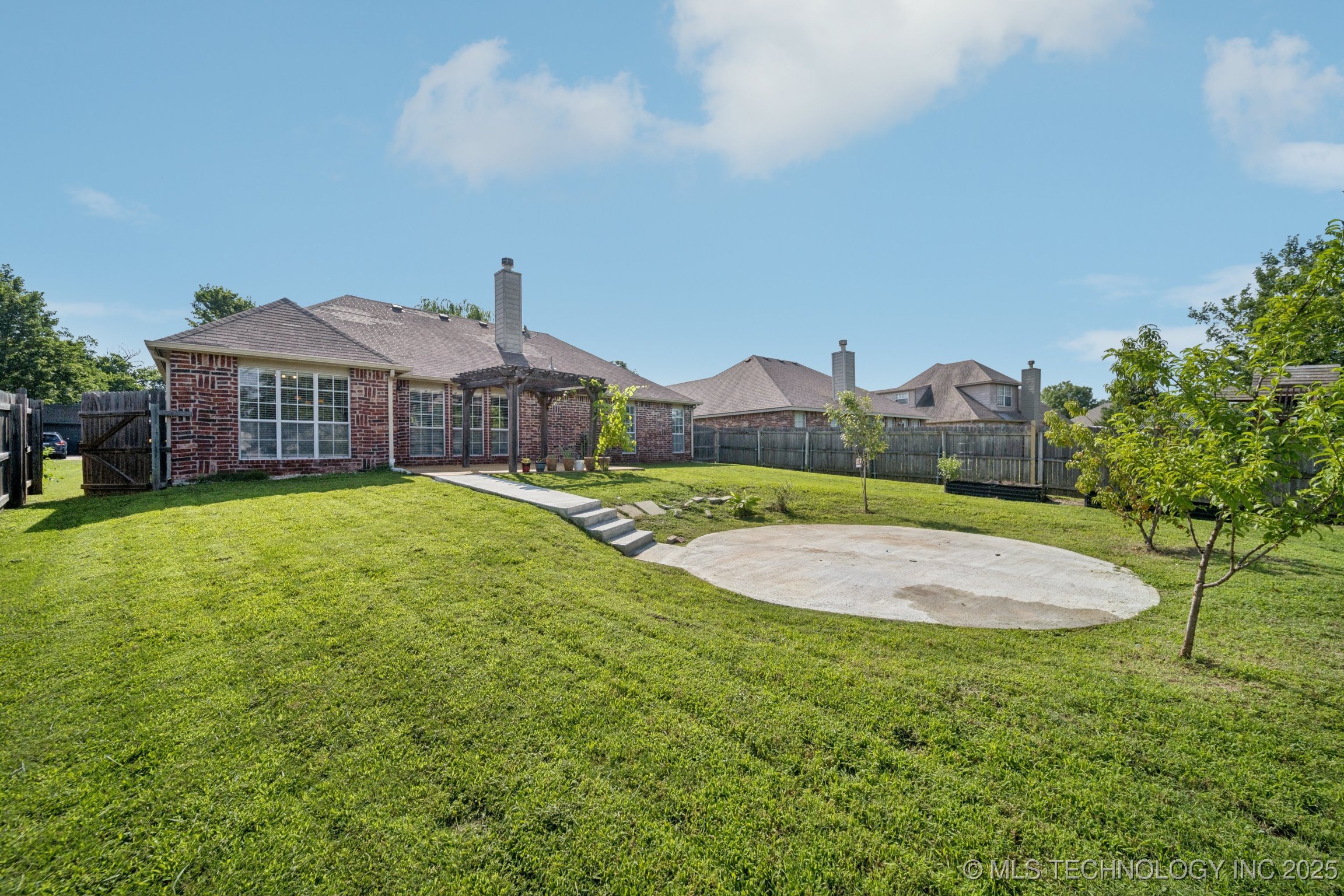 11920 S Holley Street Property Photo 12