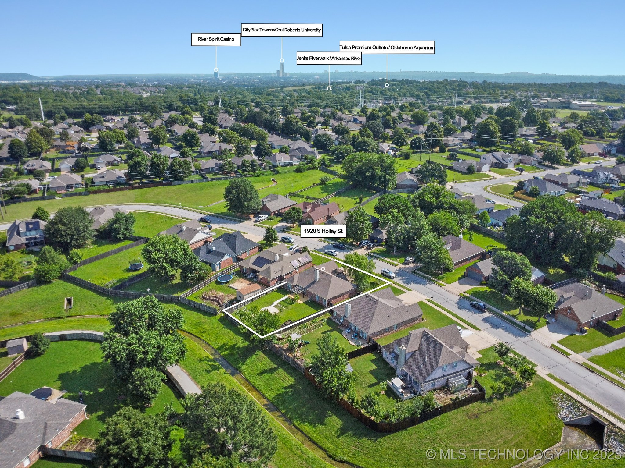 11920 S Holley Street Property Photo 15