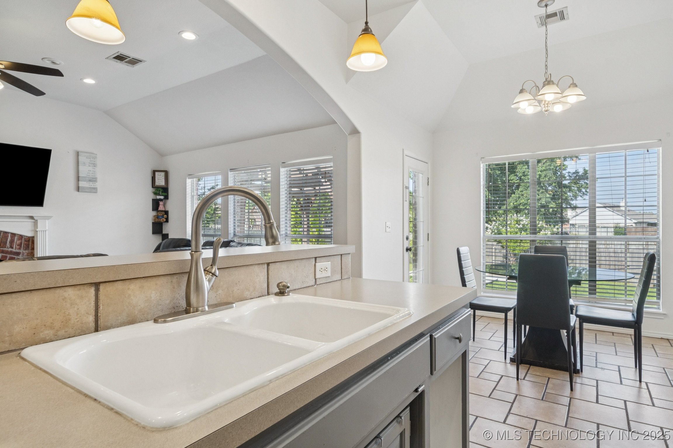 11920 S Holley Street Property Photo 18