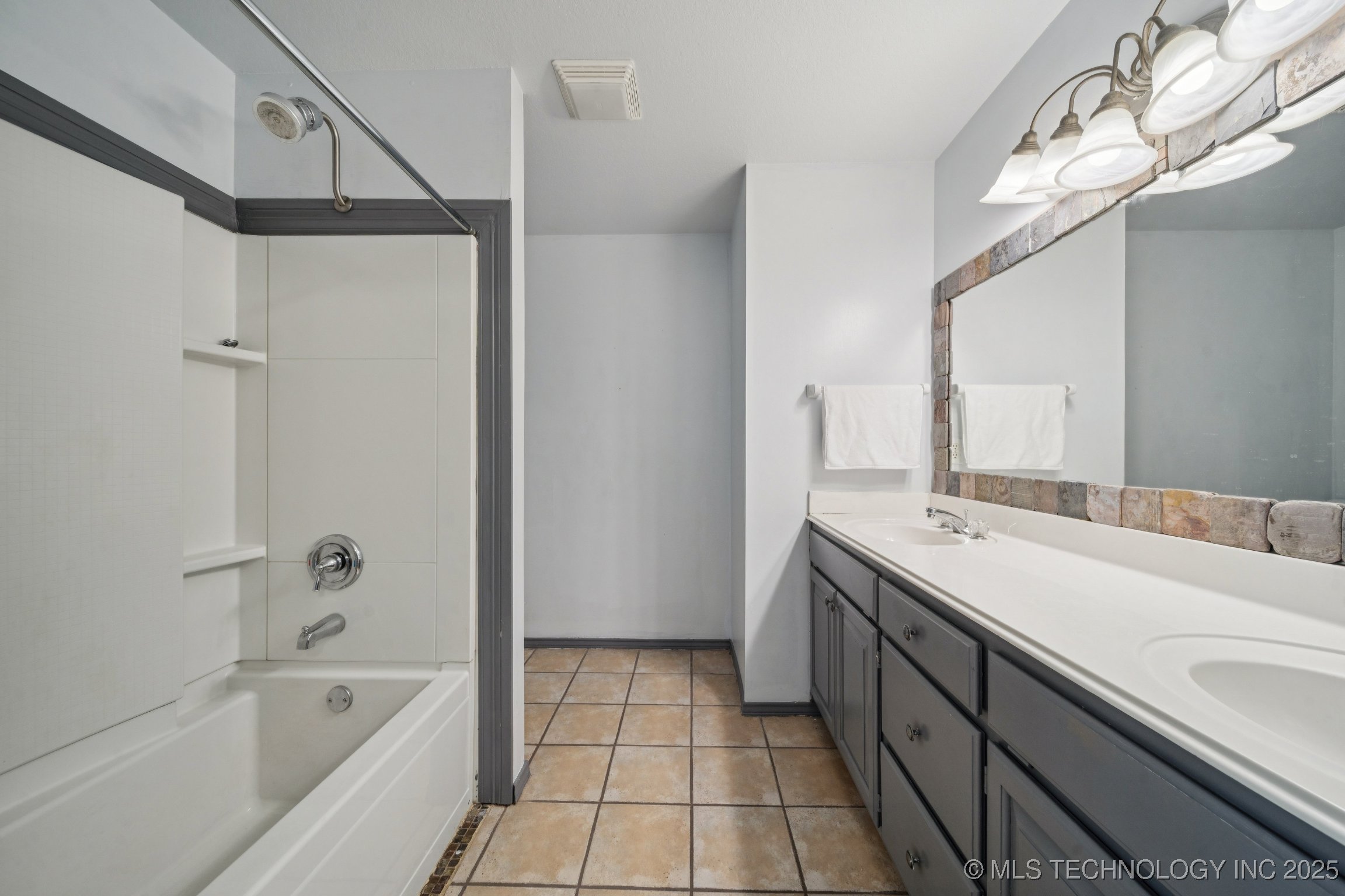 11920 S Holley Street Property Photo 21