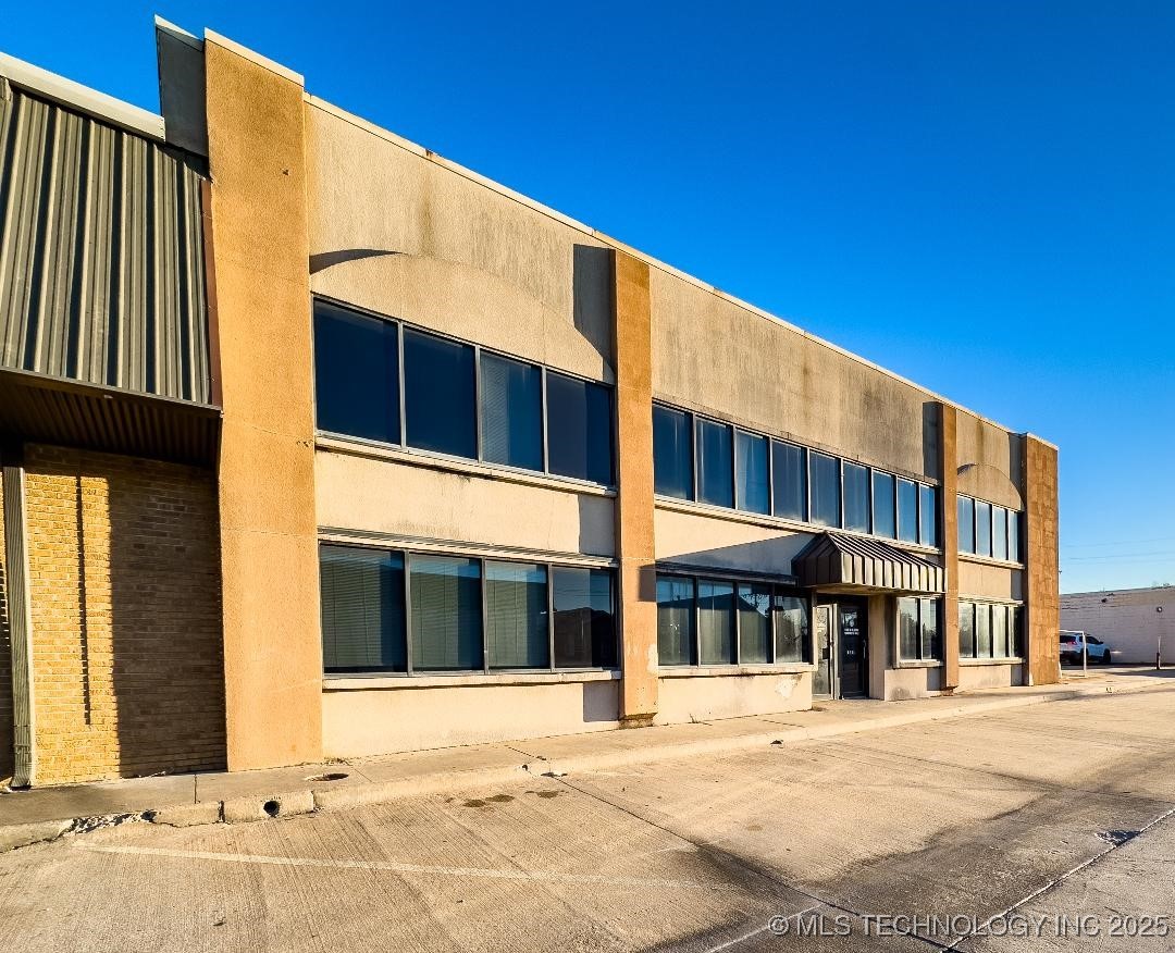 209 E Wyandotte Avenue Property Photo 2