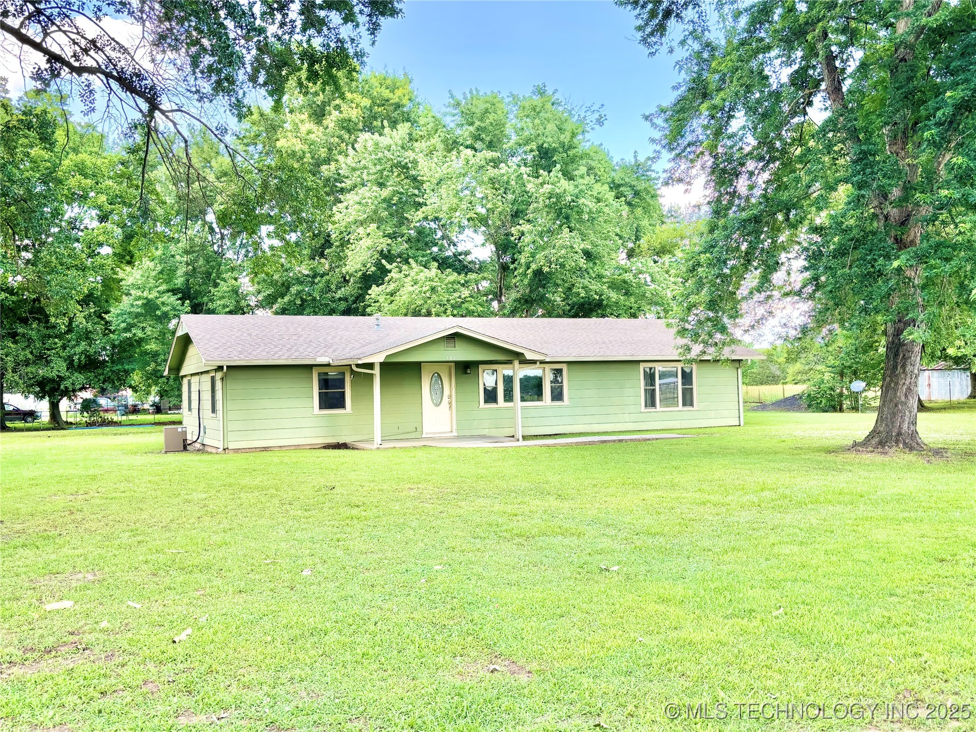 106 E Elk Road Property Photo 1