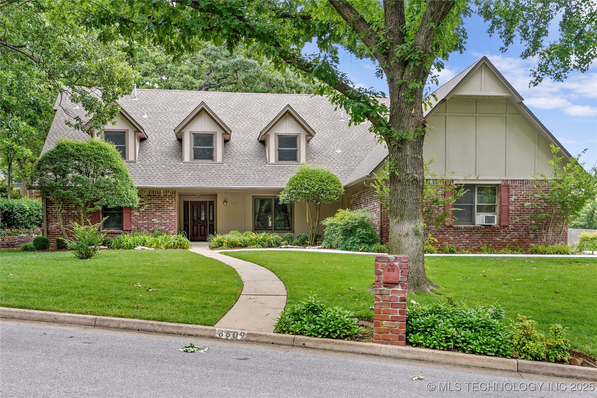 8609 S Joplin Avenue Property Photo 1