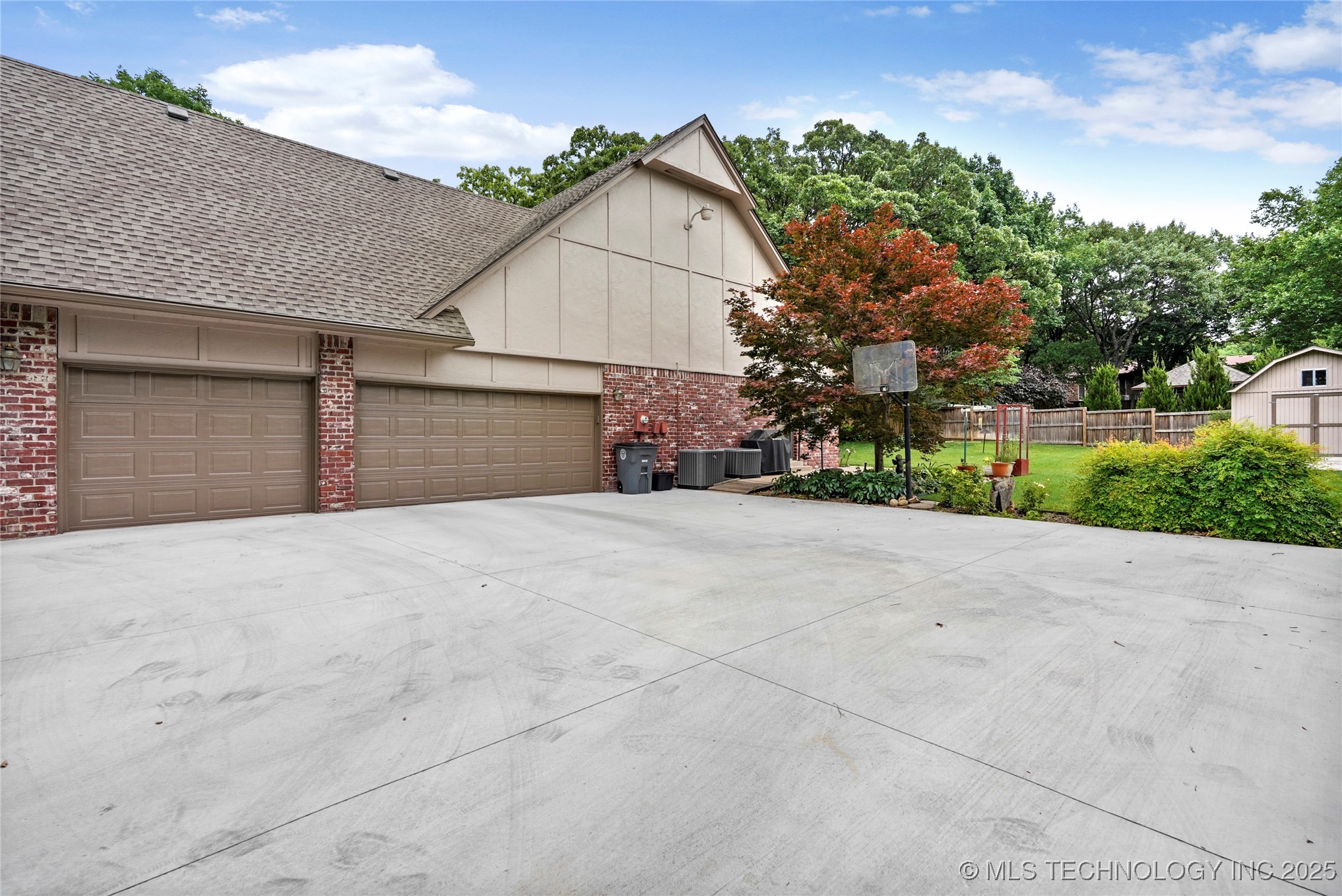 8609 S Joplin Avenue Property Photo 3
