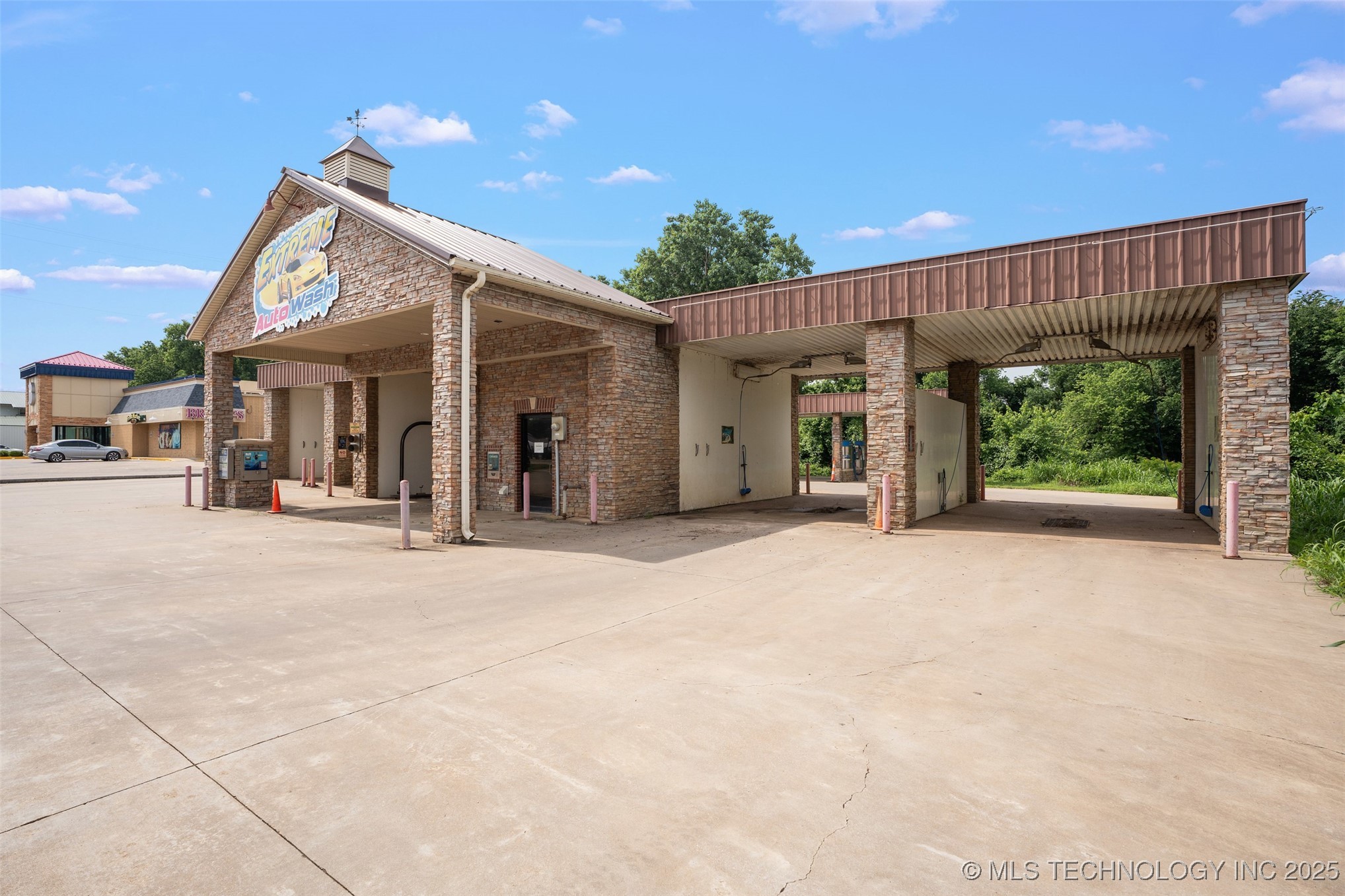 701 E Illinois Property Photo