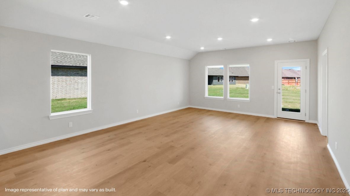 7406 N 154th East Avenue Property Photo 4