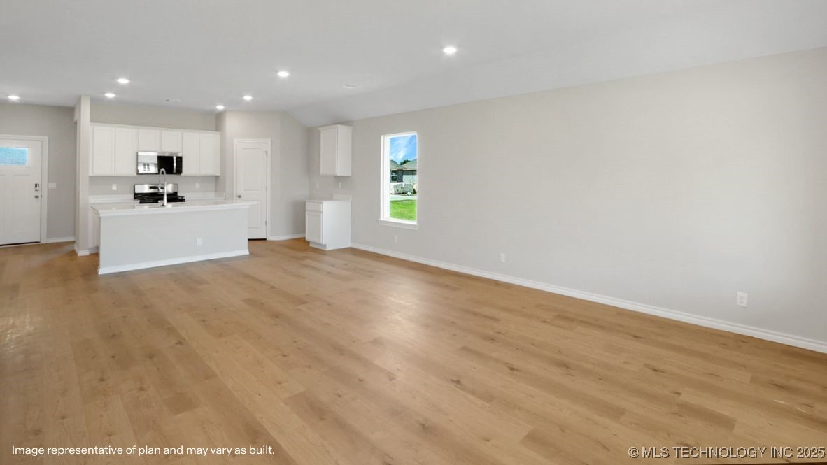 7406 N 154th East Avenue Property Photo 5