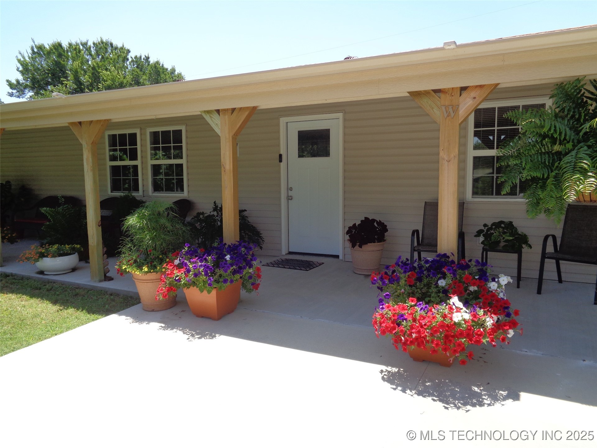 419124 E 1144 Road Property Photo 1
