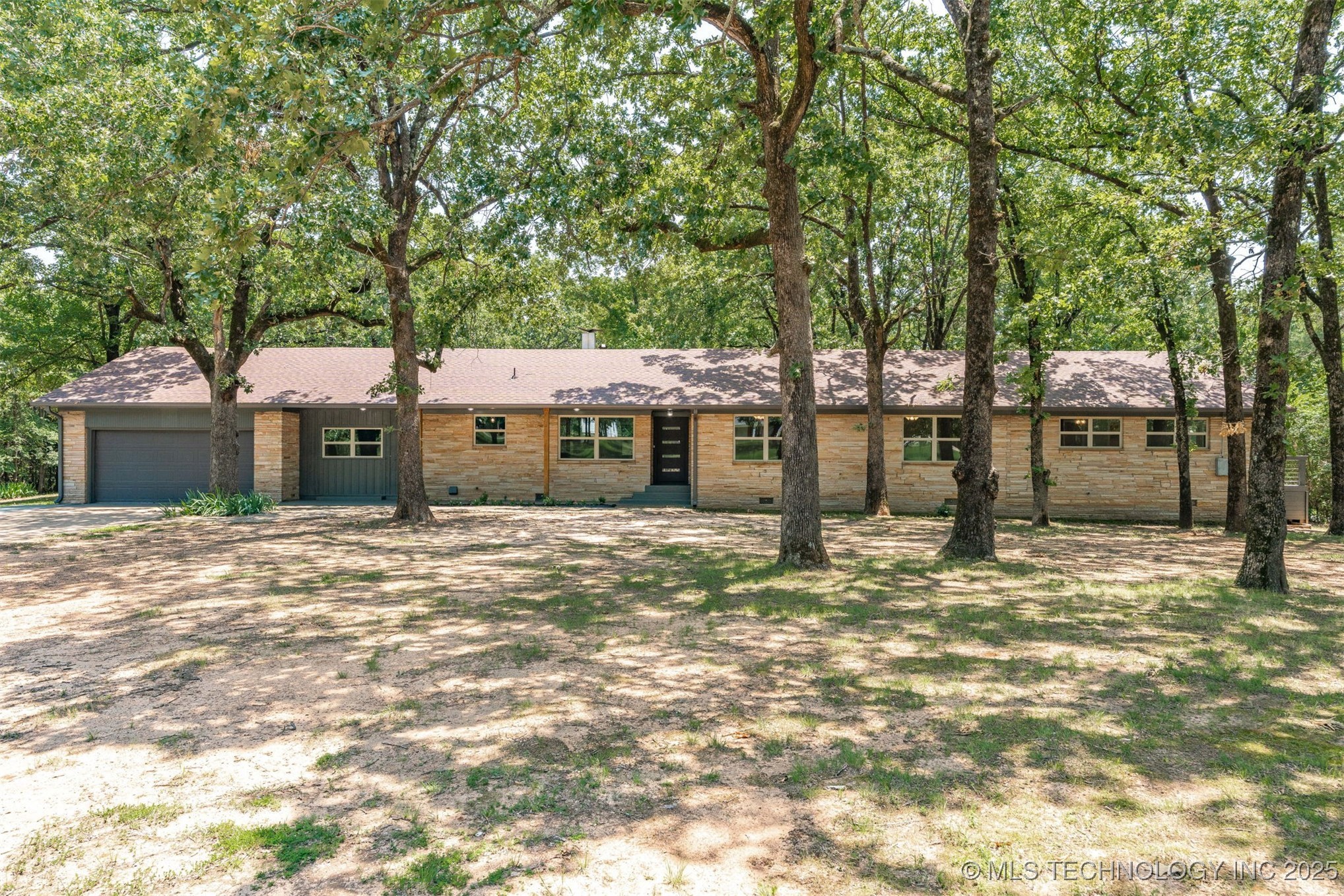 900 Louise Street Property Photo 1