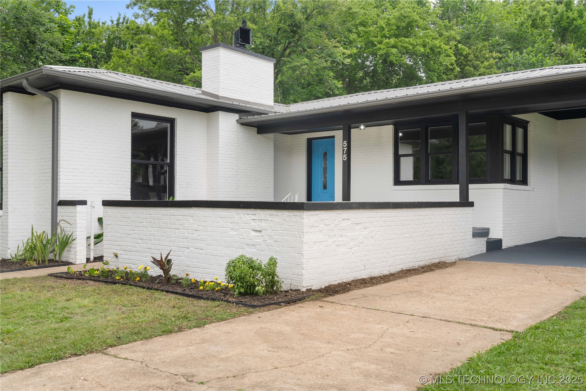 575 N 7th Street Property Photo 1