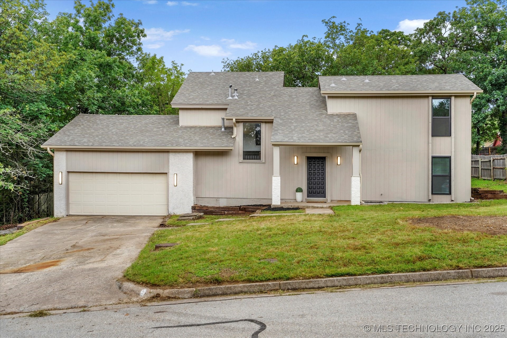 2012 N Santa Fe Avenue Property Photo 1