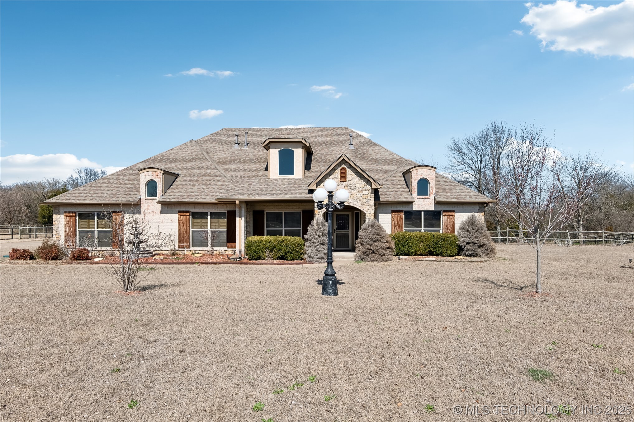 5135 E Hickory Bluff Drive Property Photo 4