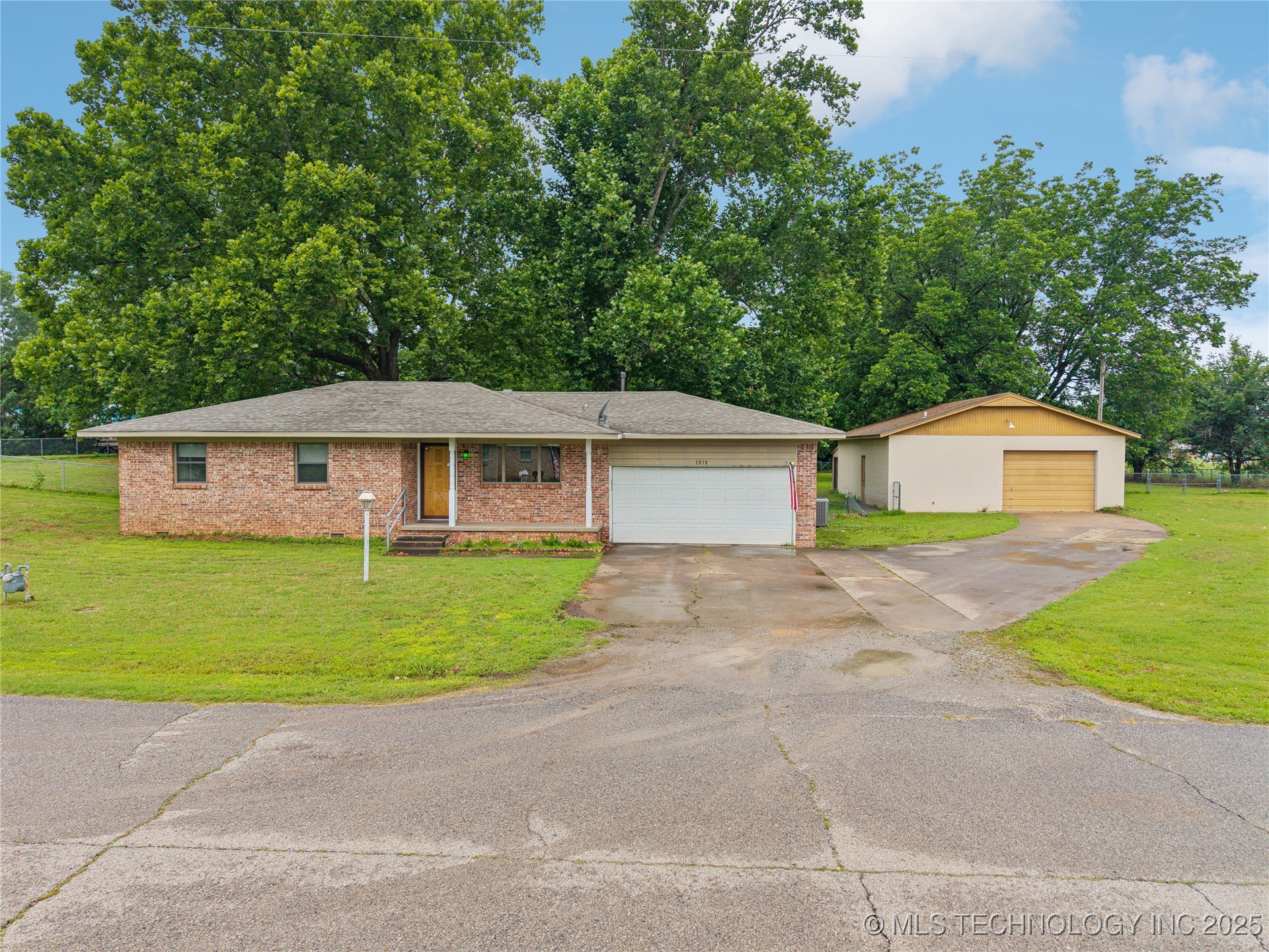 1818 S 165th West Avenue Property Photo 1