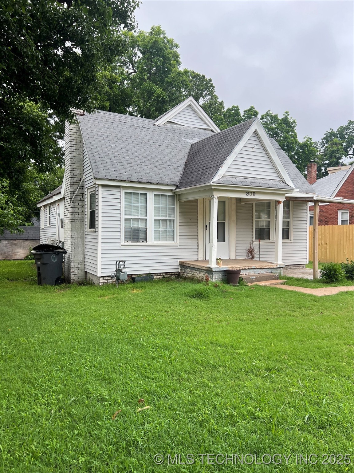 839 N New Haven Avenue Property Photo 1