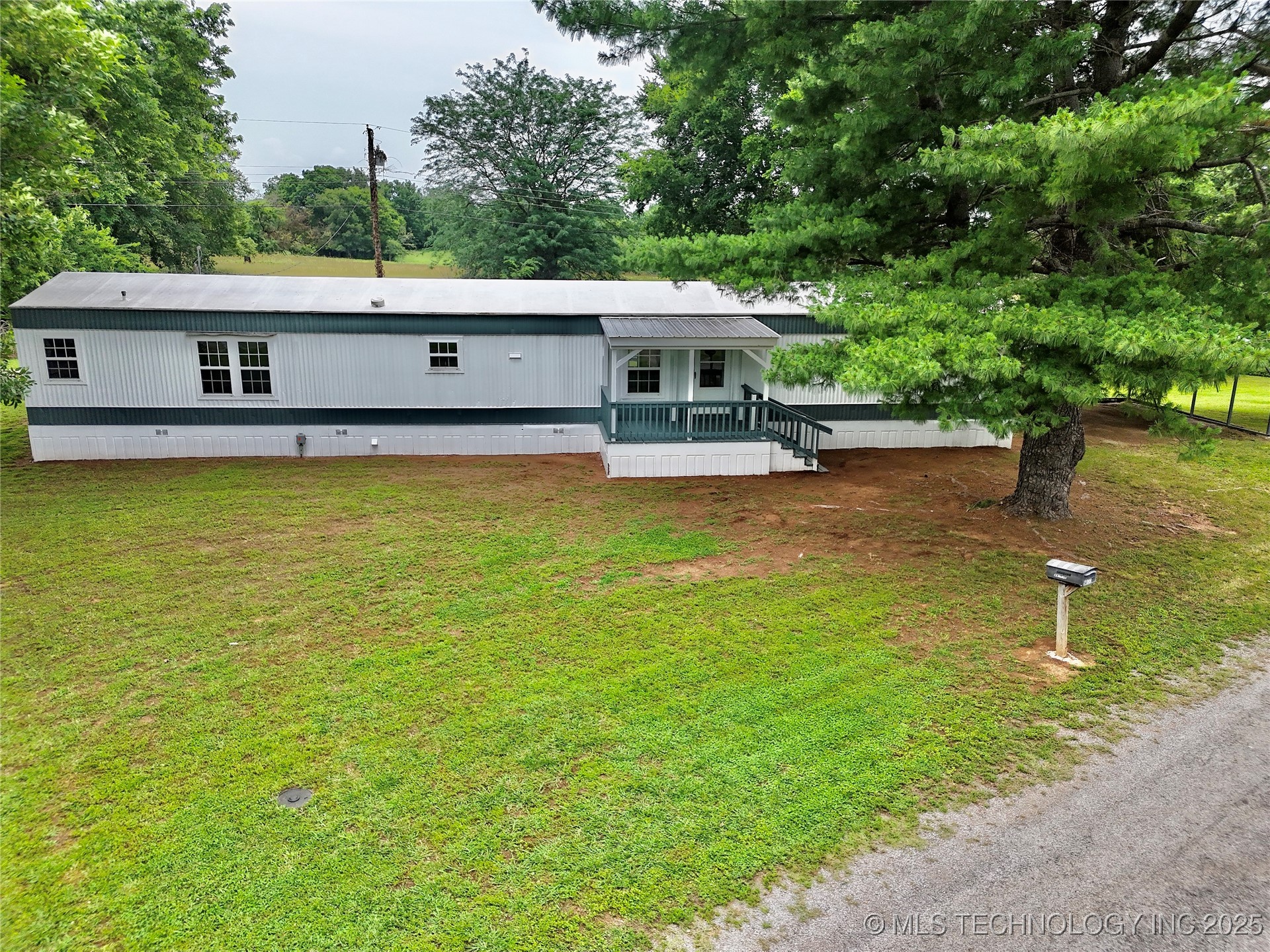 441210 Hillcrest Drive Property Photo 1