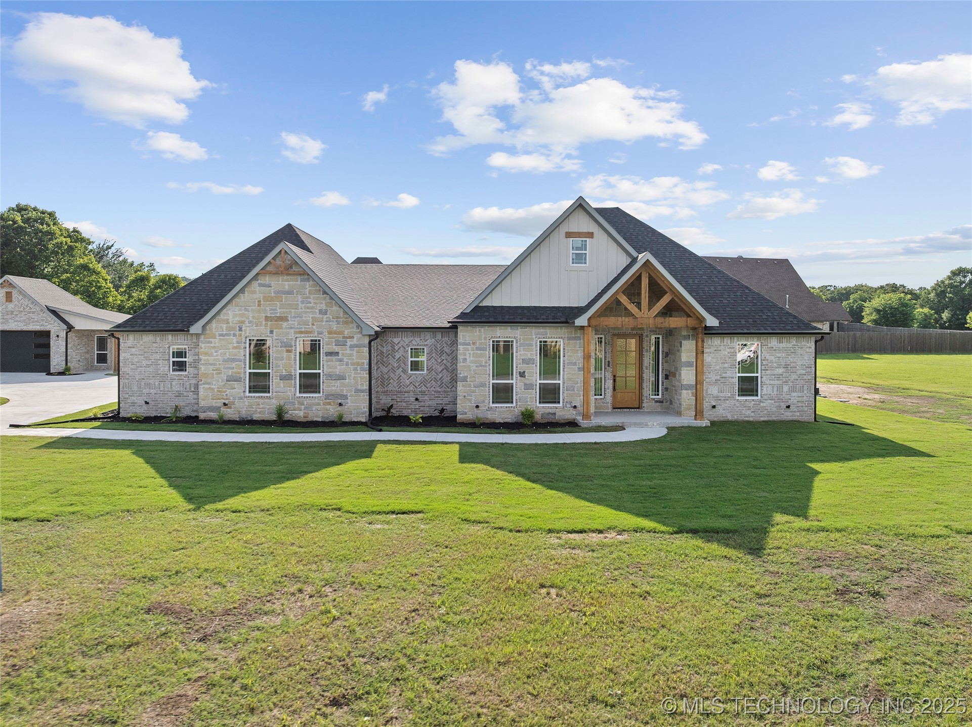 150 Chateau Bend Property Photo