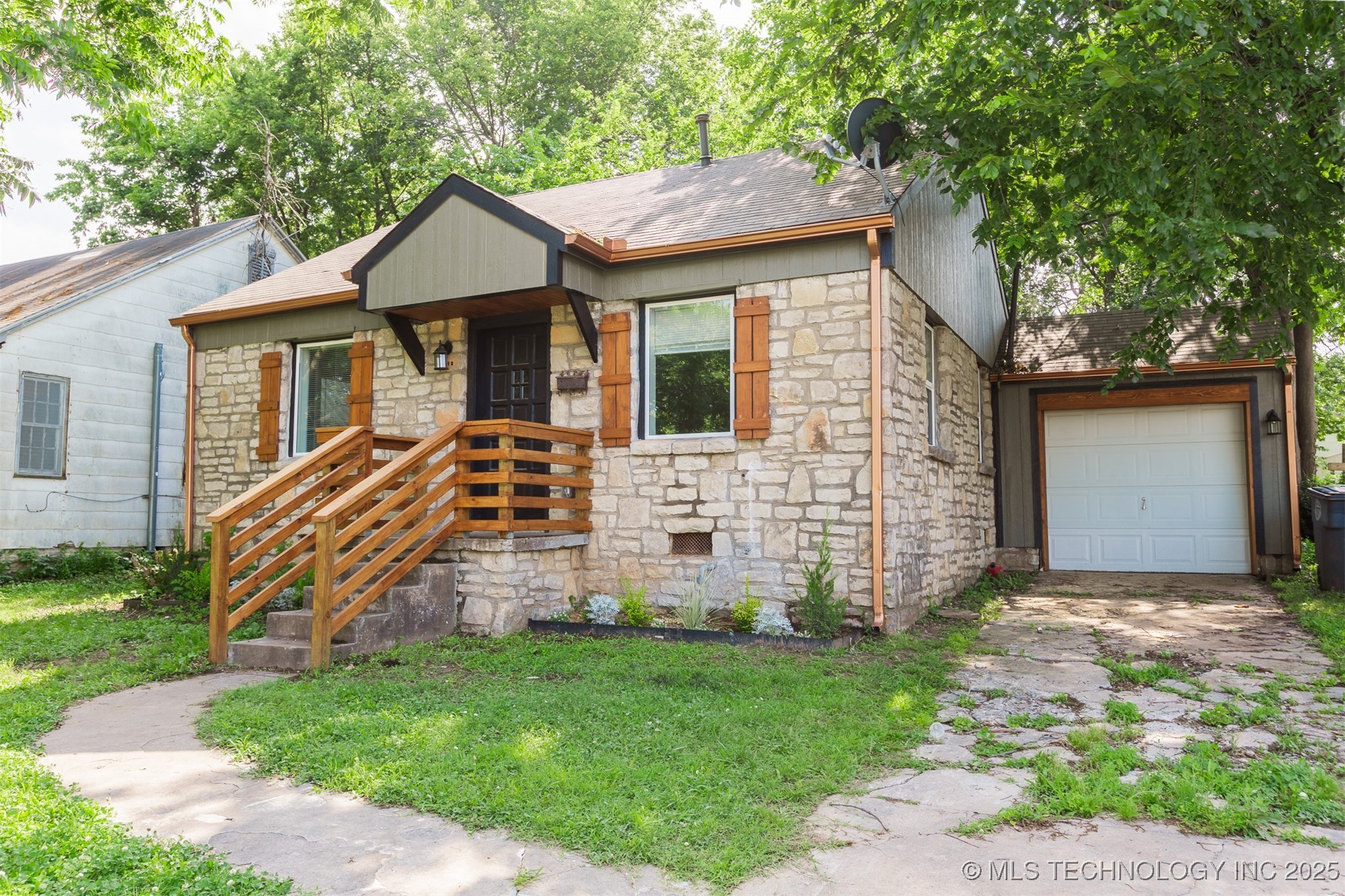 812 N Delaware Place Property Photo 3