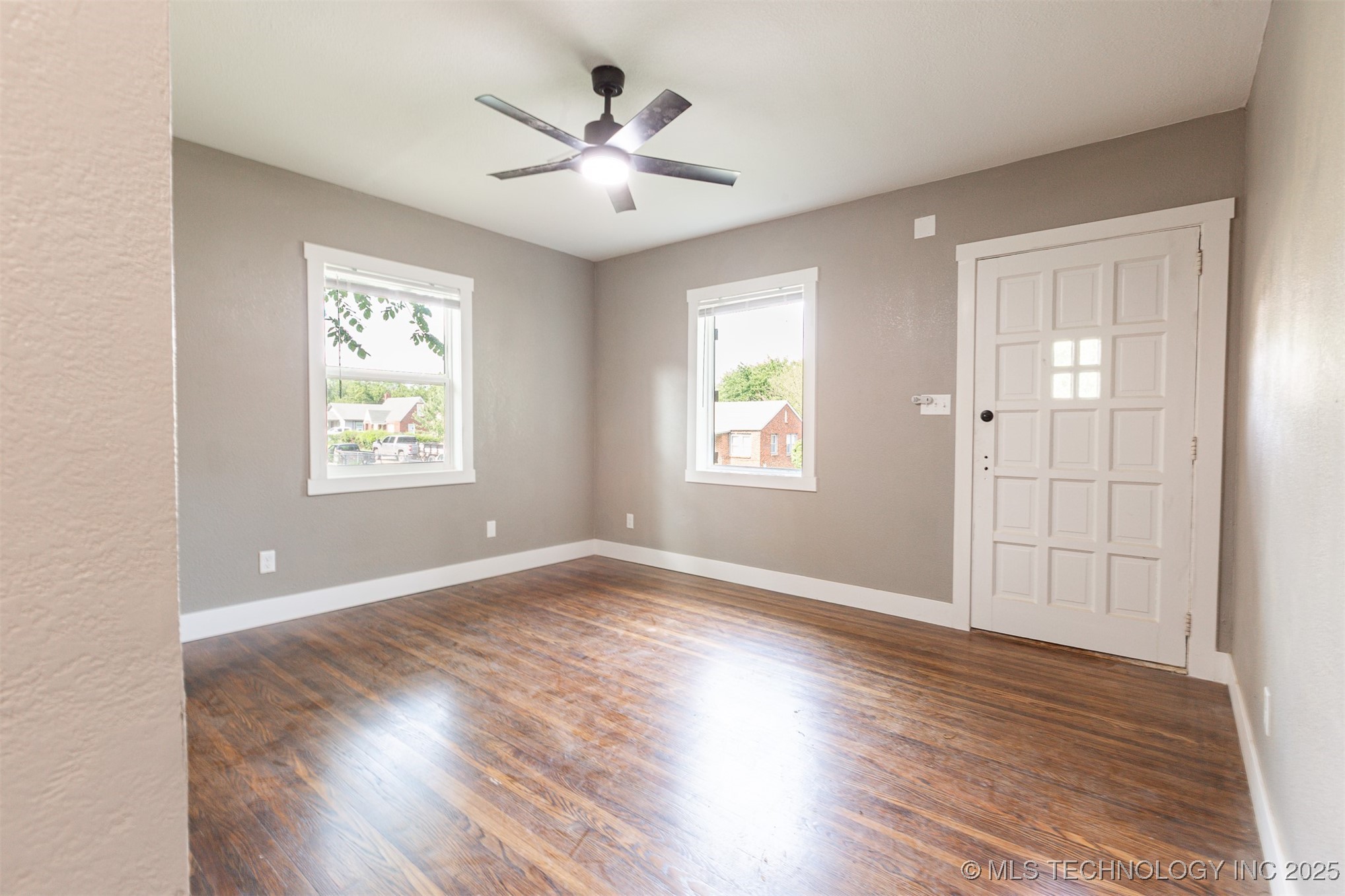 812 N Delaware Place Property Photo 7