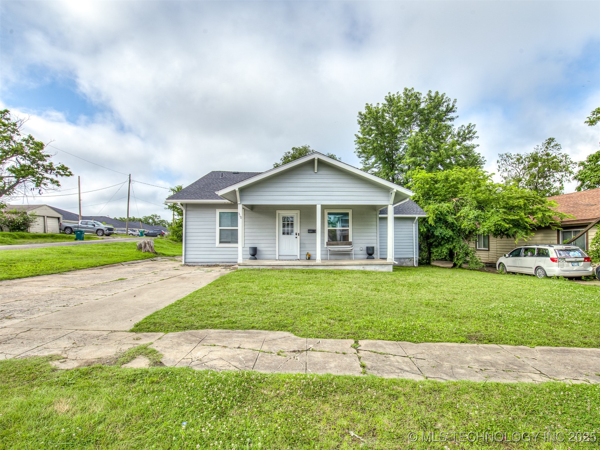 310 W Lee Avenue