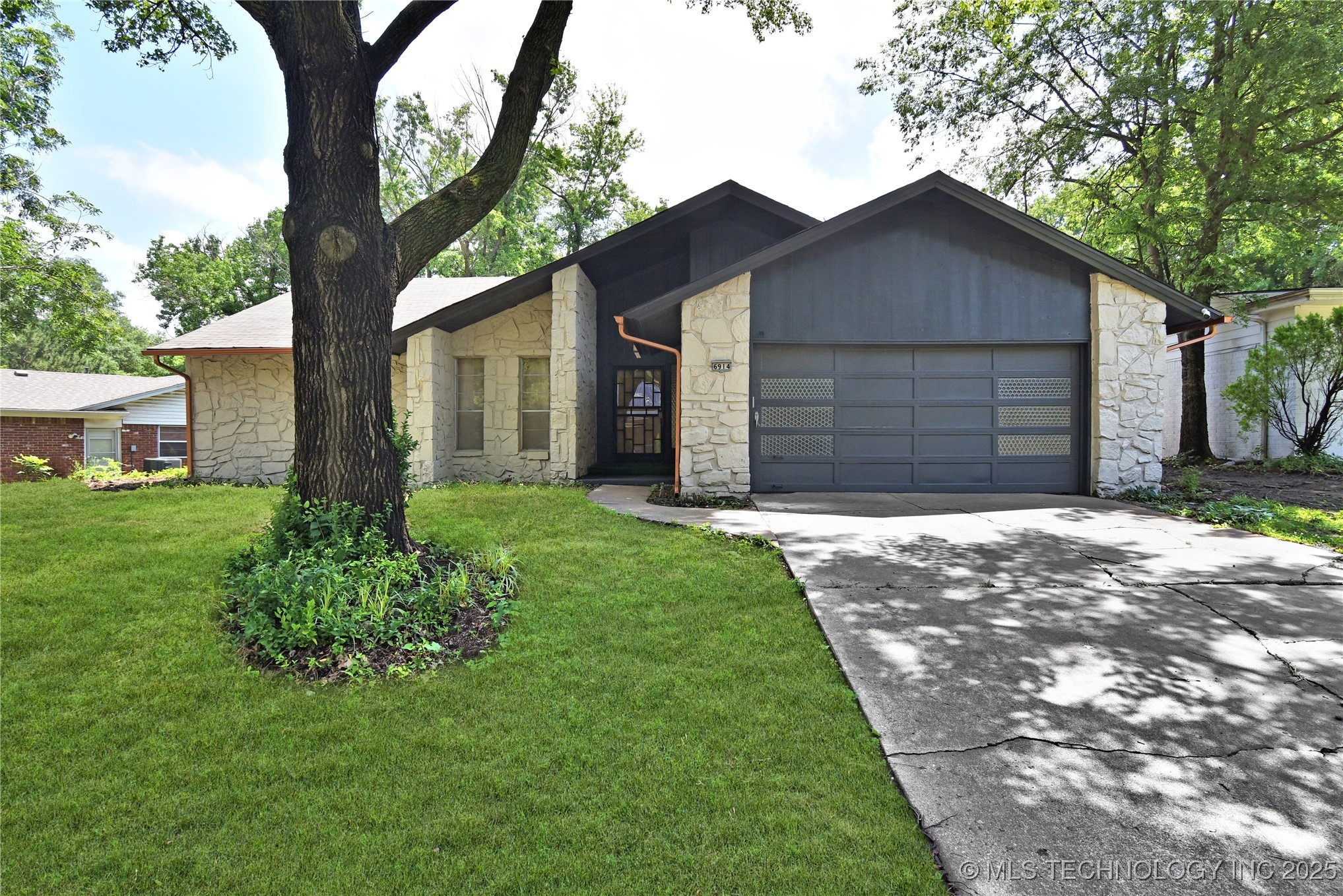 6914 E 73rd Street Property Photo 1