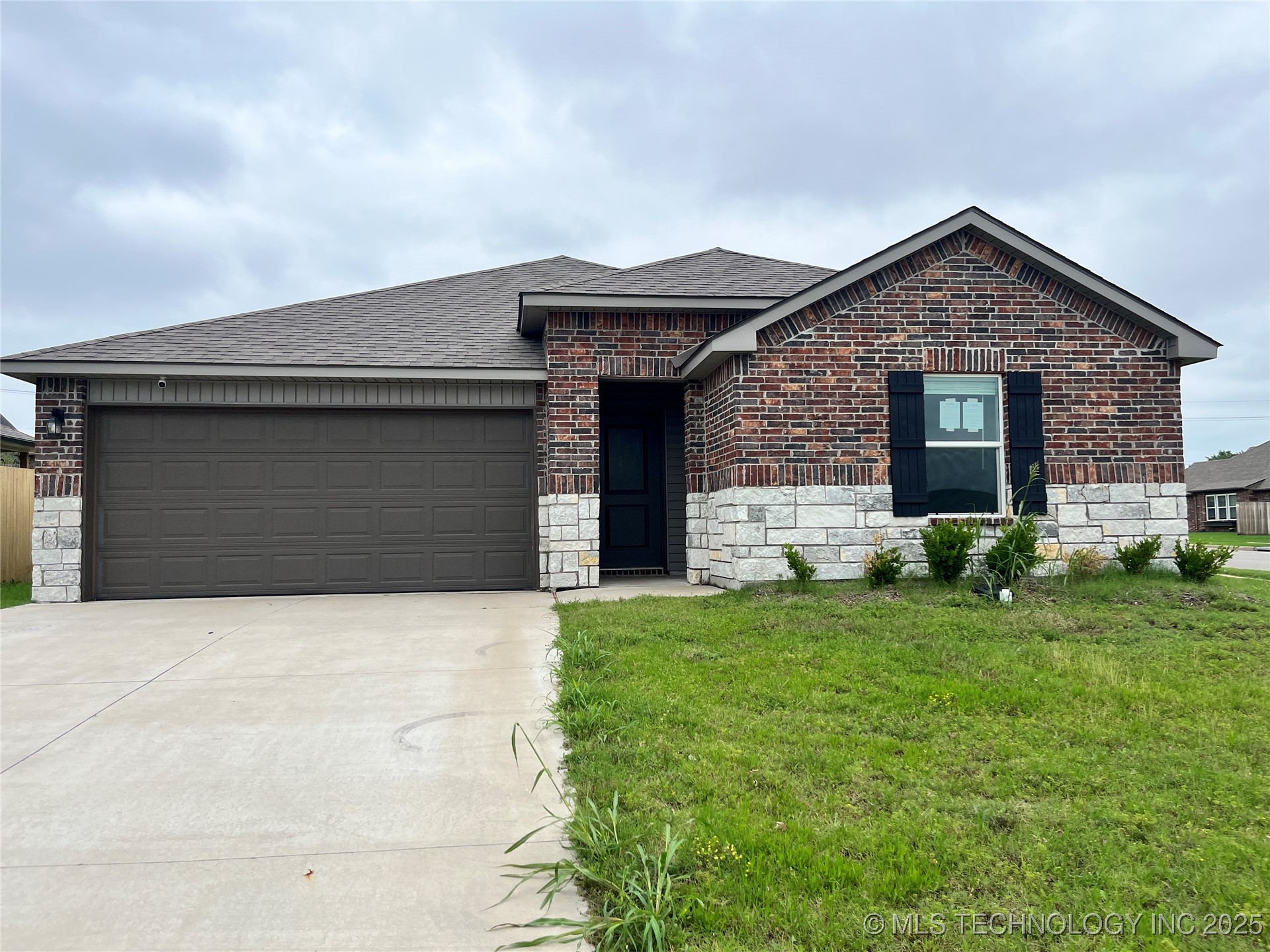 3118 SE Talimena Court Property Photo 1