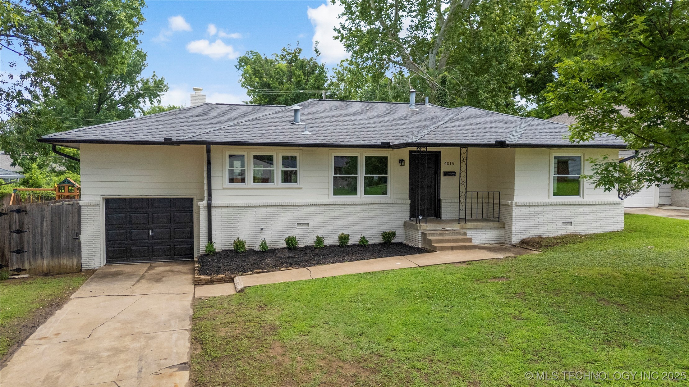 4015 S Urbana Avenue Property Photo 1
