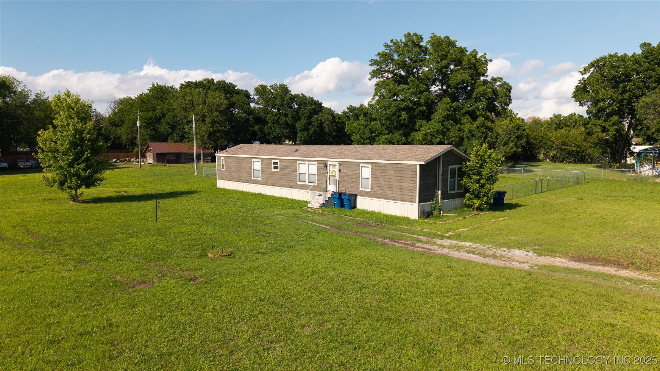 210 E Edens Avenue Property Photo 1