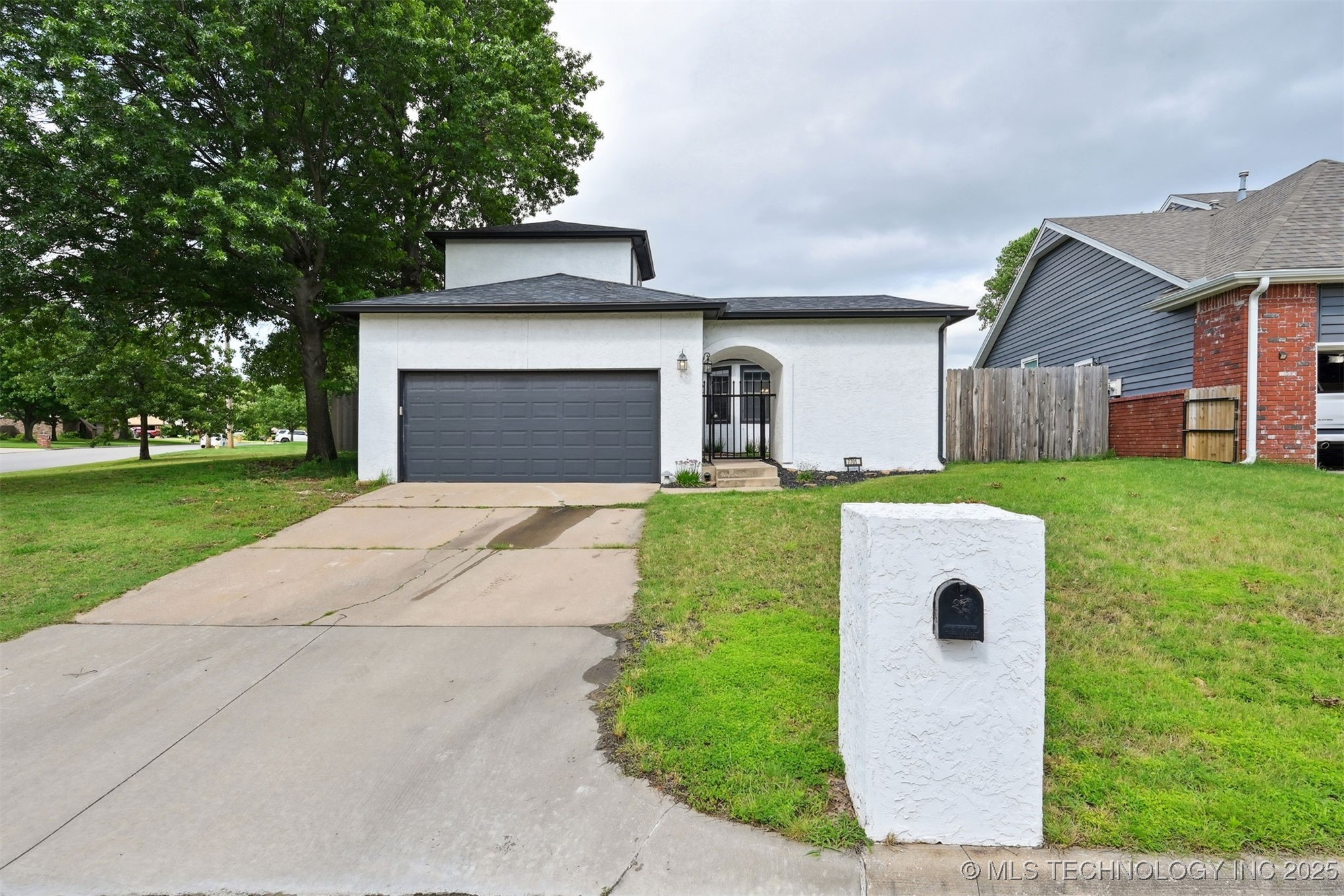 7701 S Erie Avenue Property Photo 1