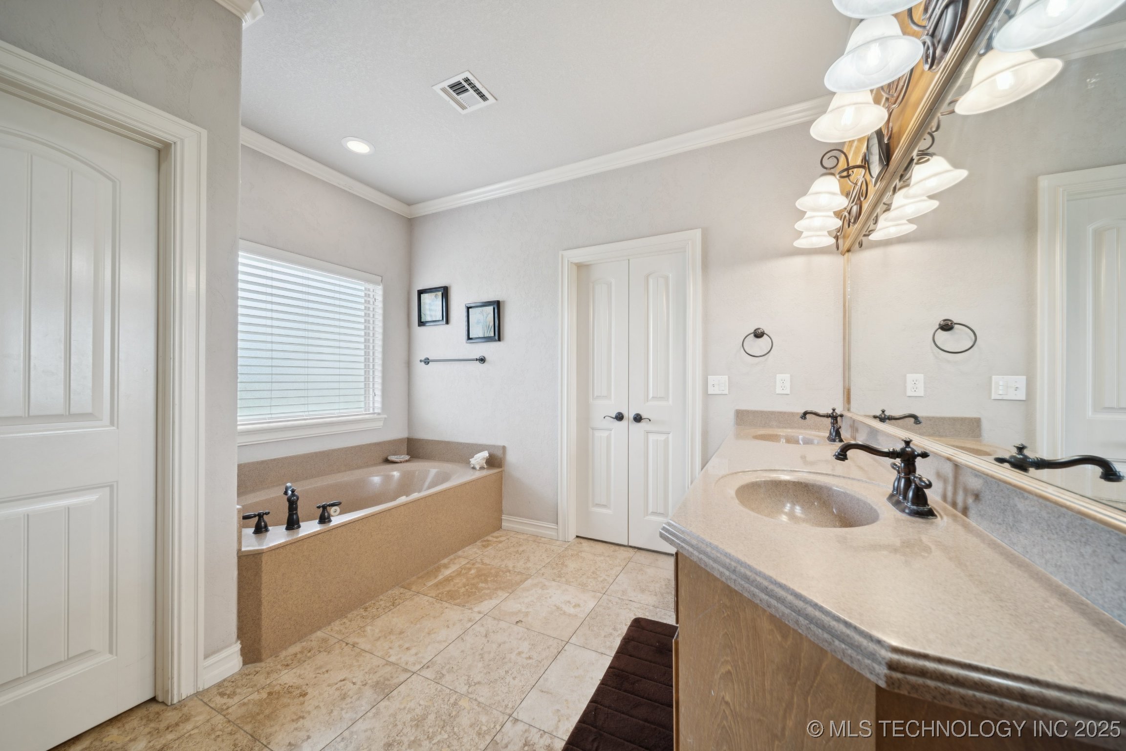 8483 N 68th East Avenue Property Photo 27