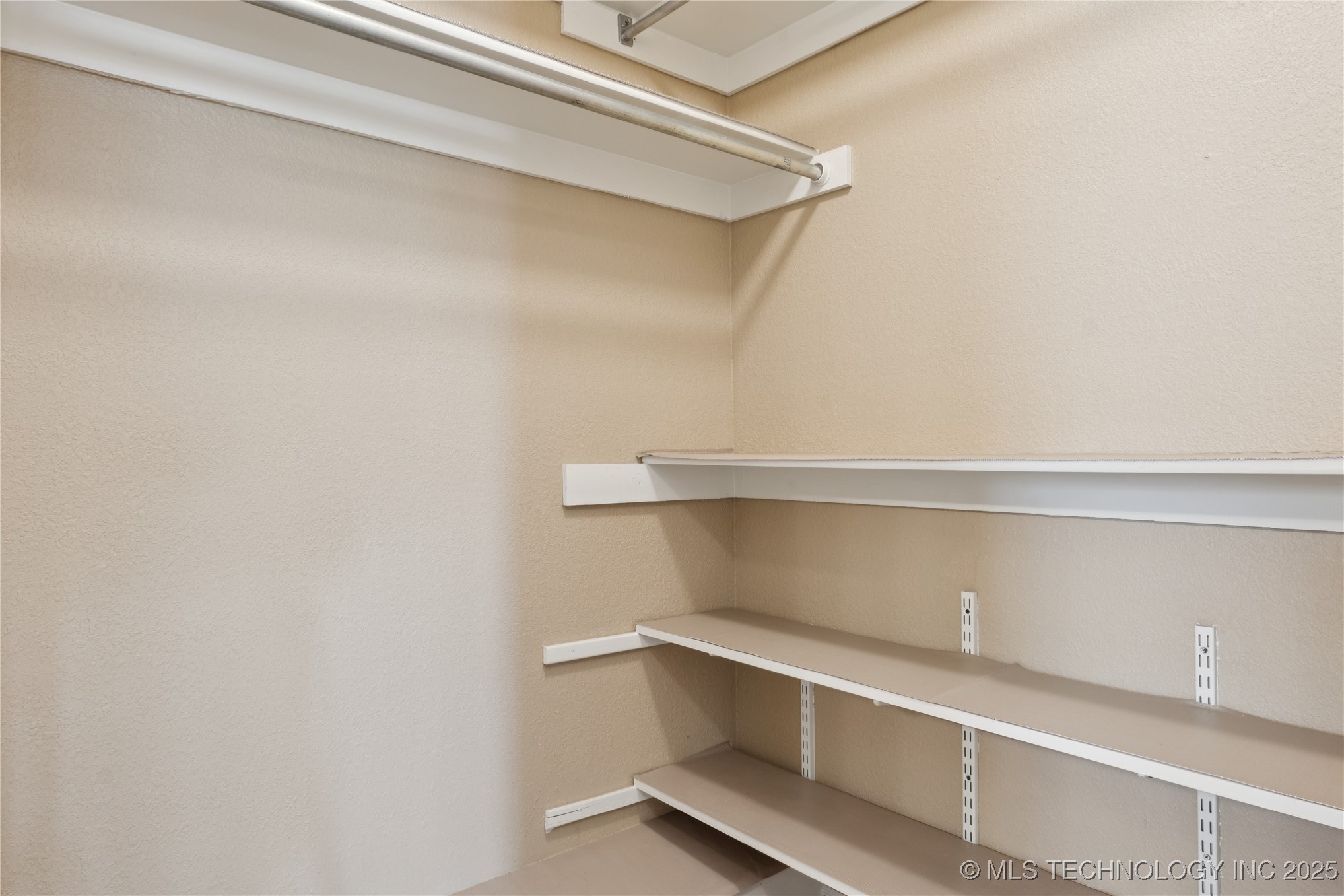 3909 W El Paso Street Property Photo 22