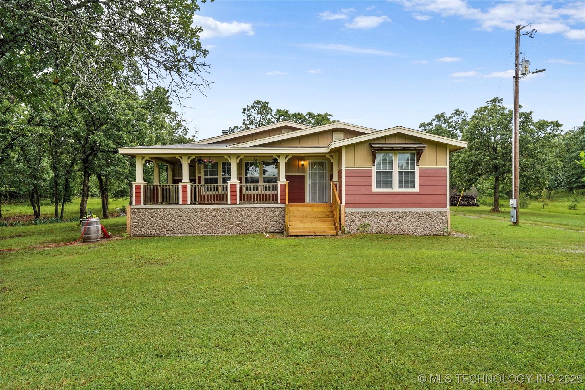 20016 W Cedar Lane Property Photo 1