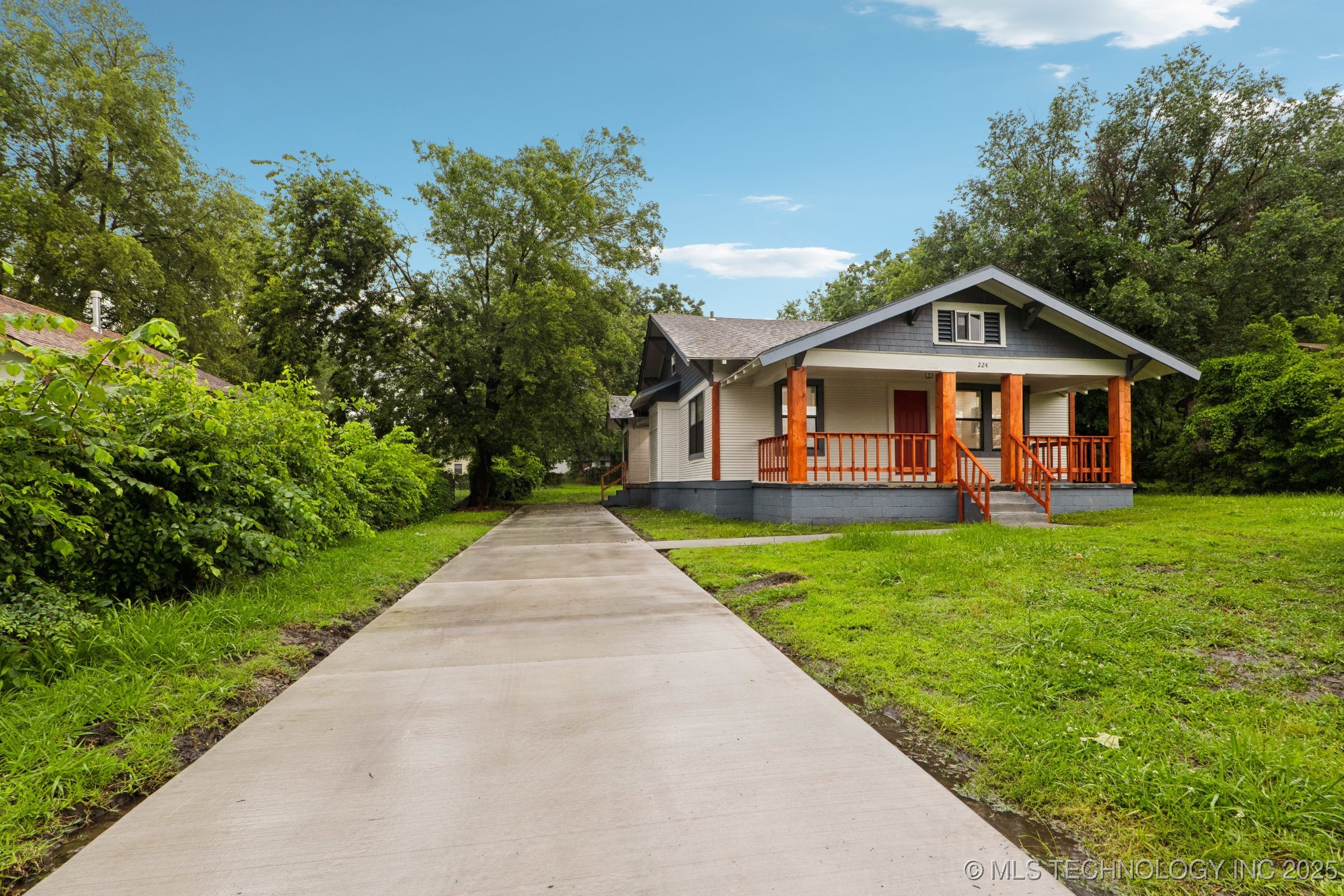 224 E Oklahoma Street Property Photo 1