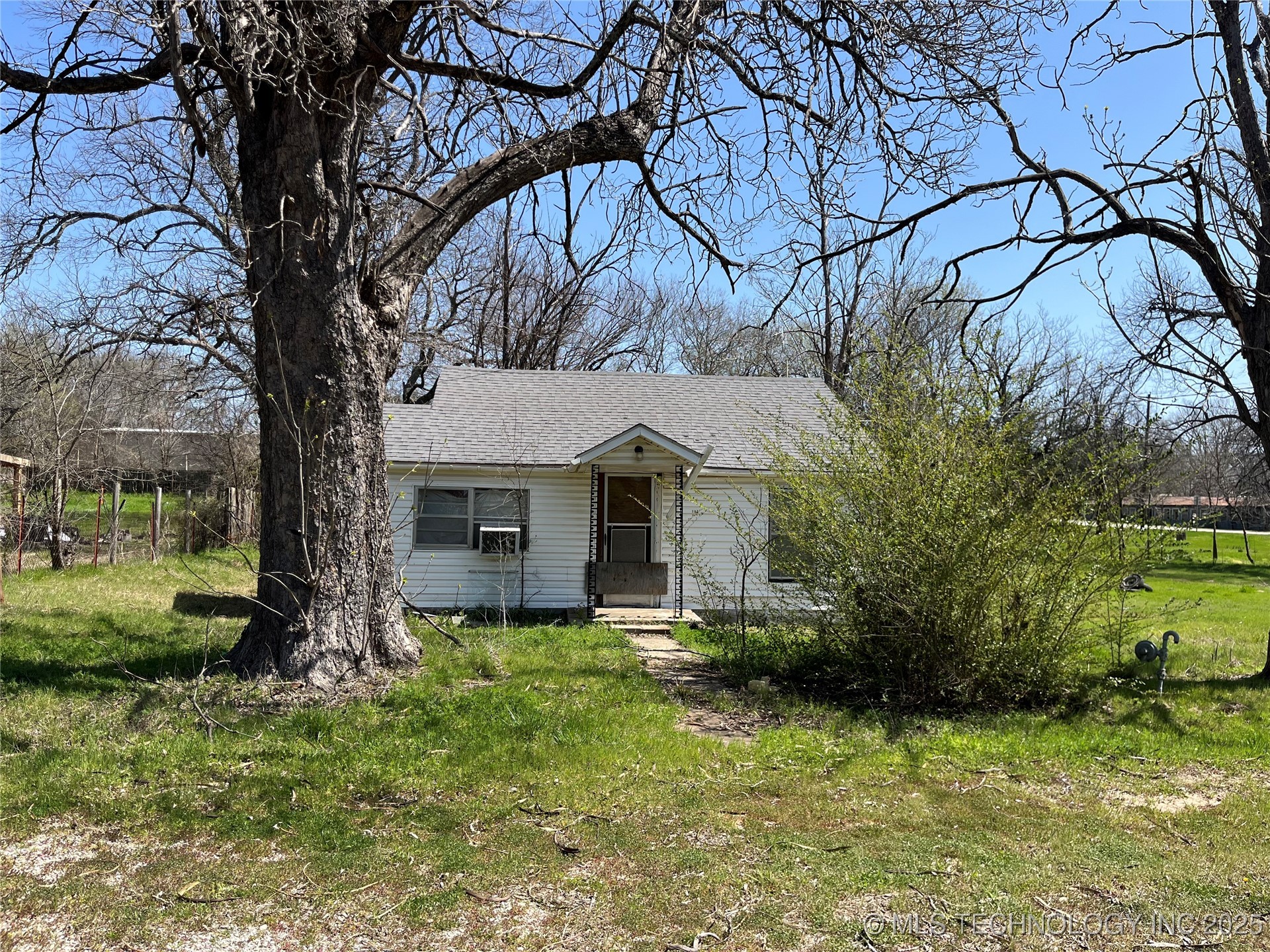 108 N Brackett Property Photo 1
