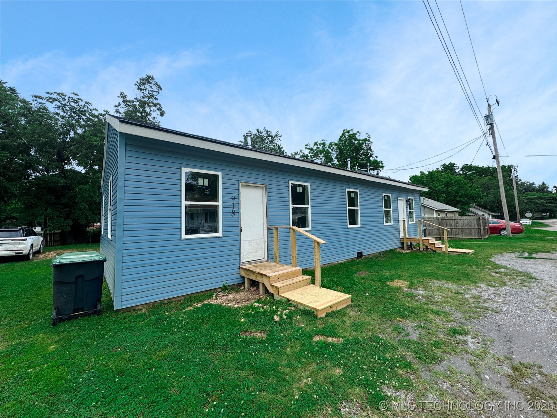 916 Coy Avenue Property Photo 2