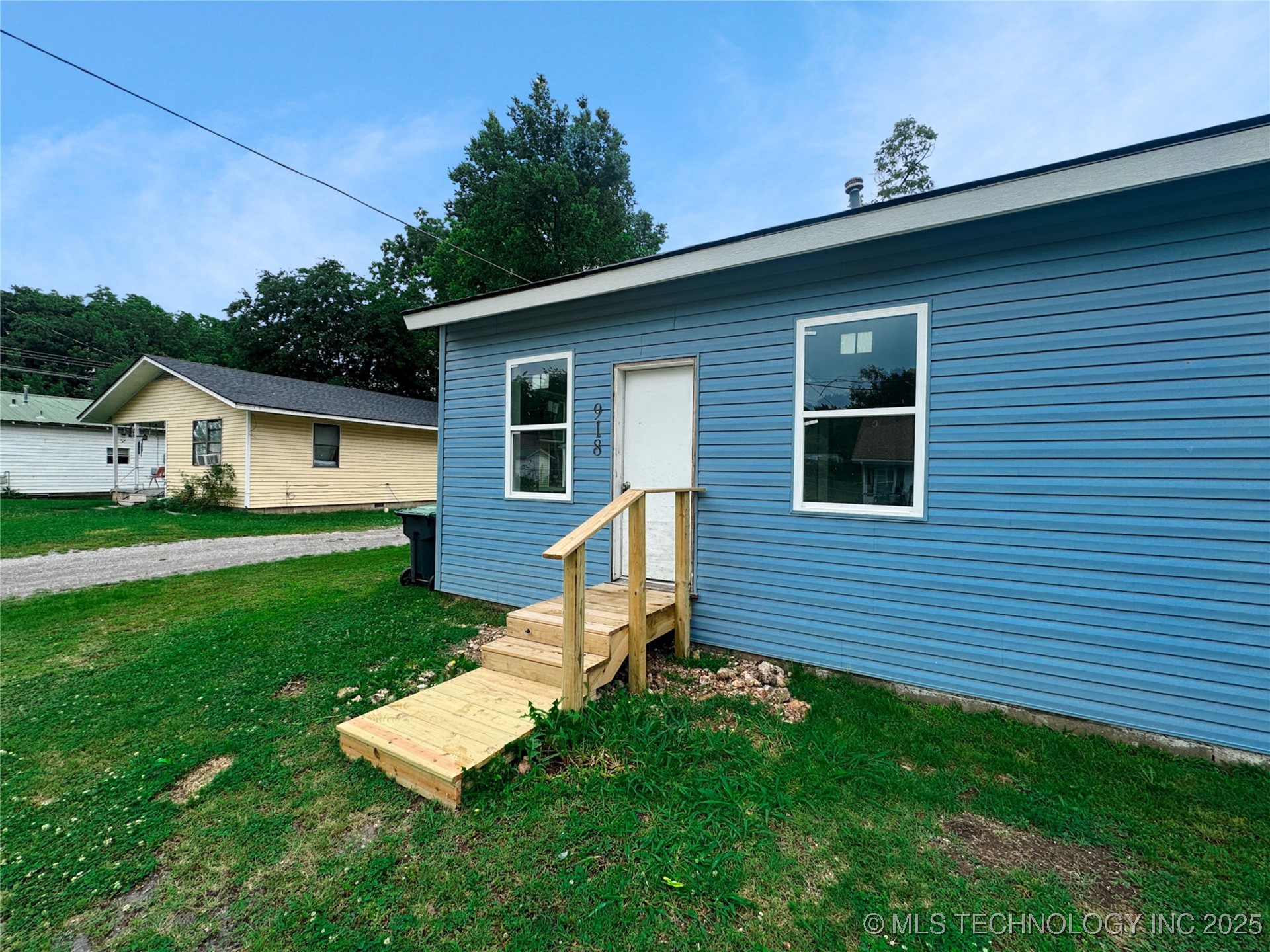 916 Coy Avenue Property Photo 3