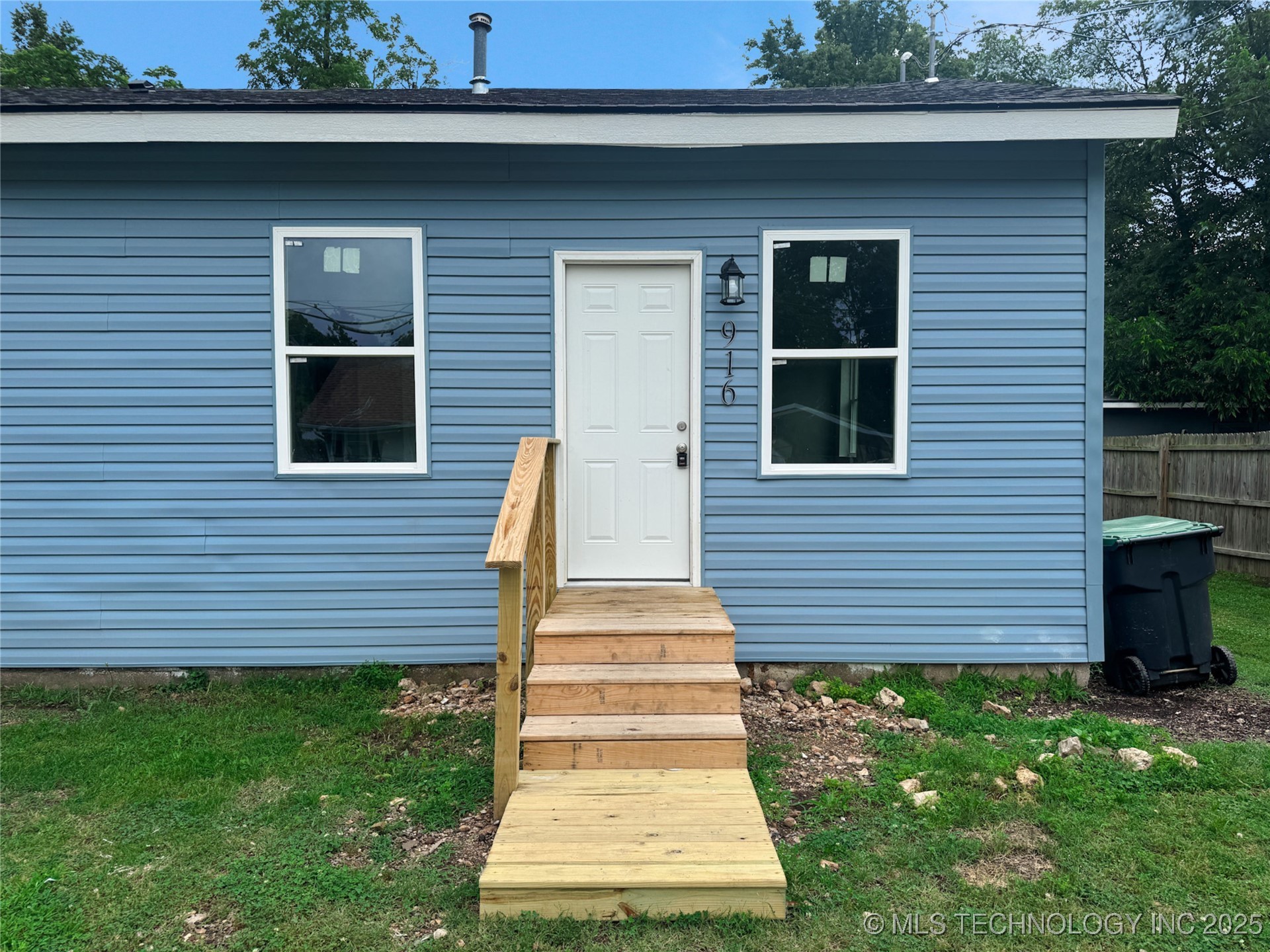 916 Coy Avenue Property Photo 6