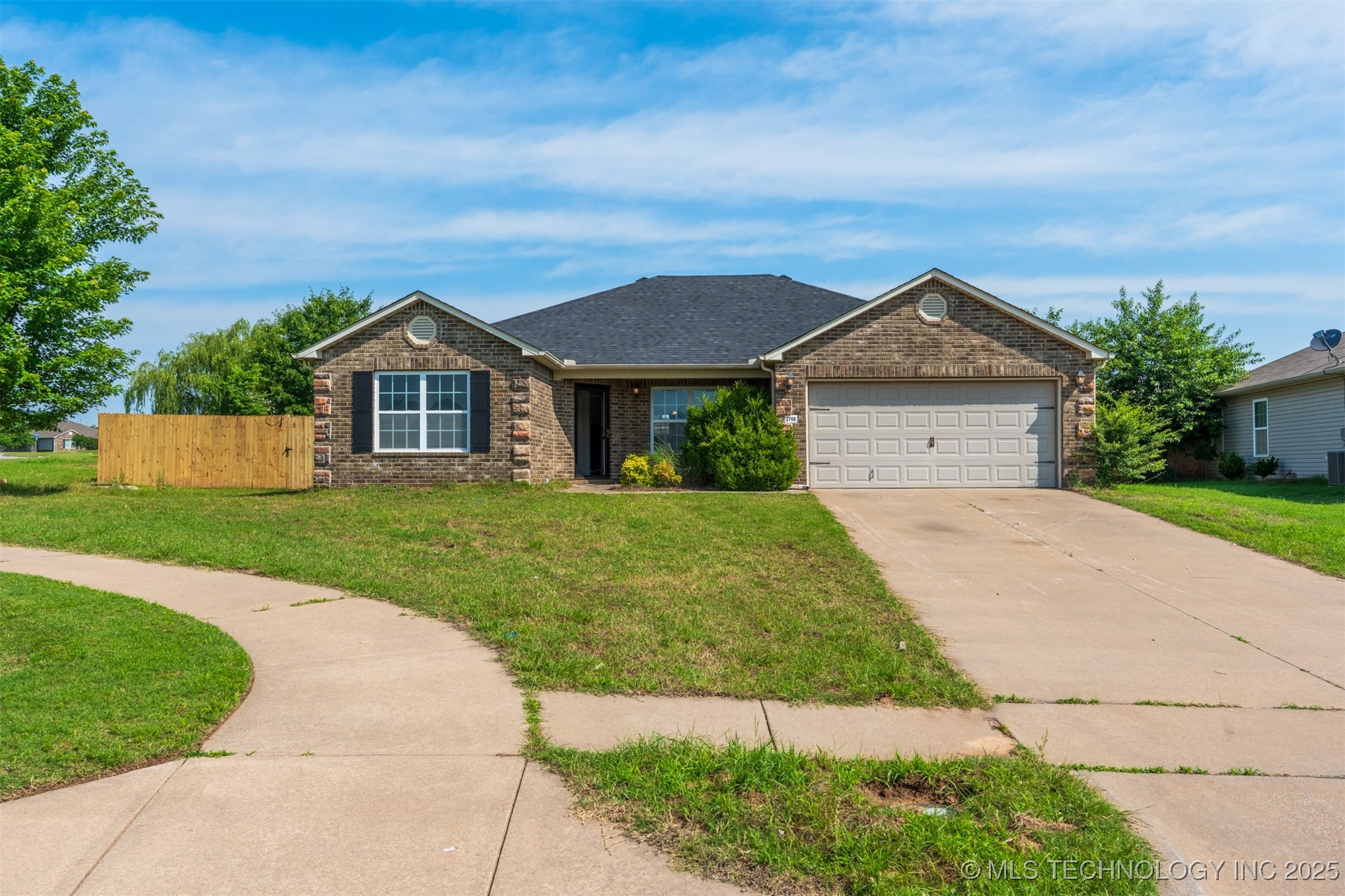 2708 W Fredericksburg Street Property Photo