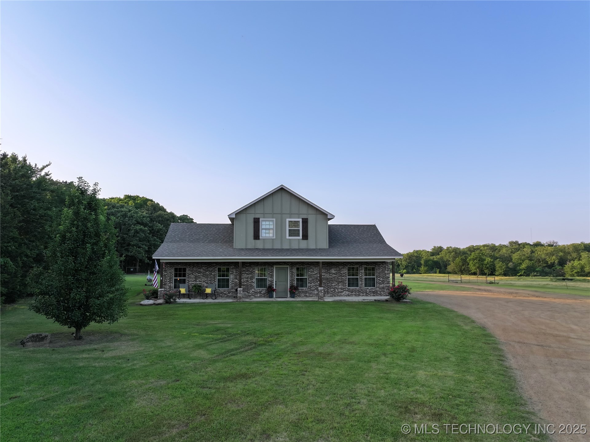 2415 E Harbert Property Photo