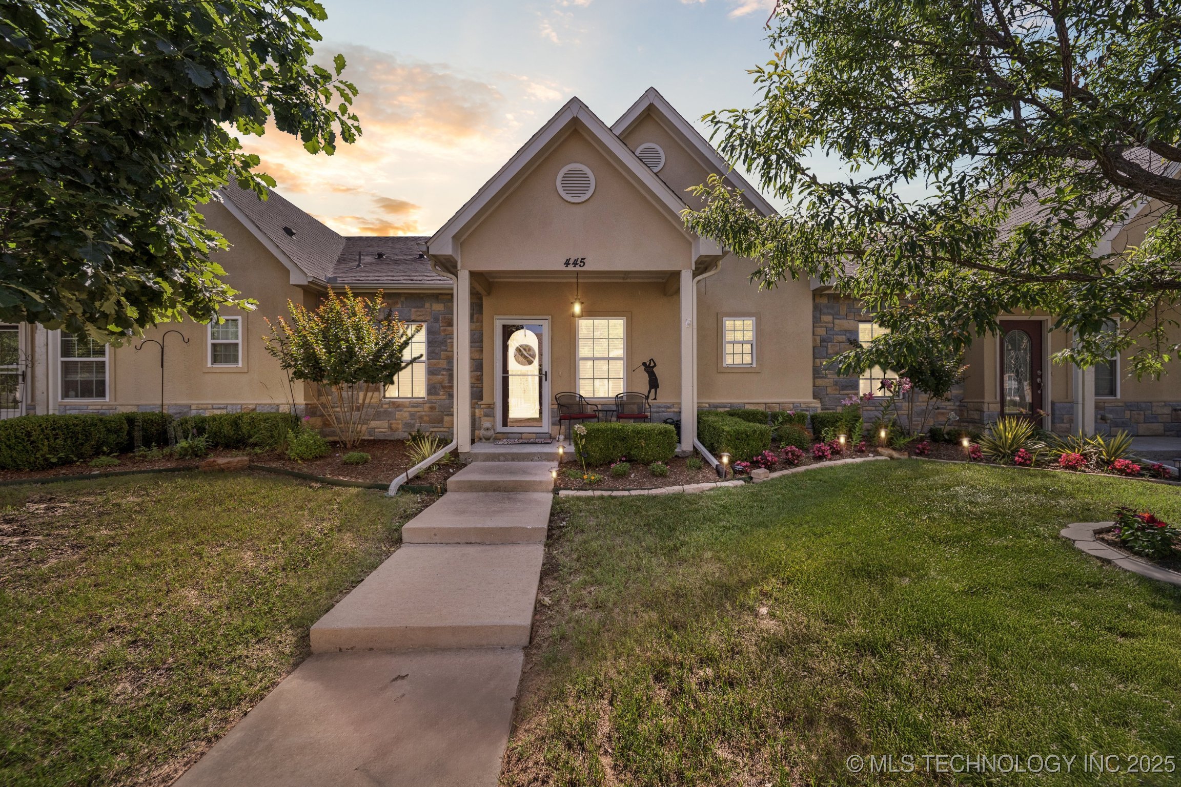 445 S Cypress Avenue Property Photo 1