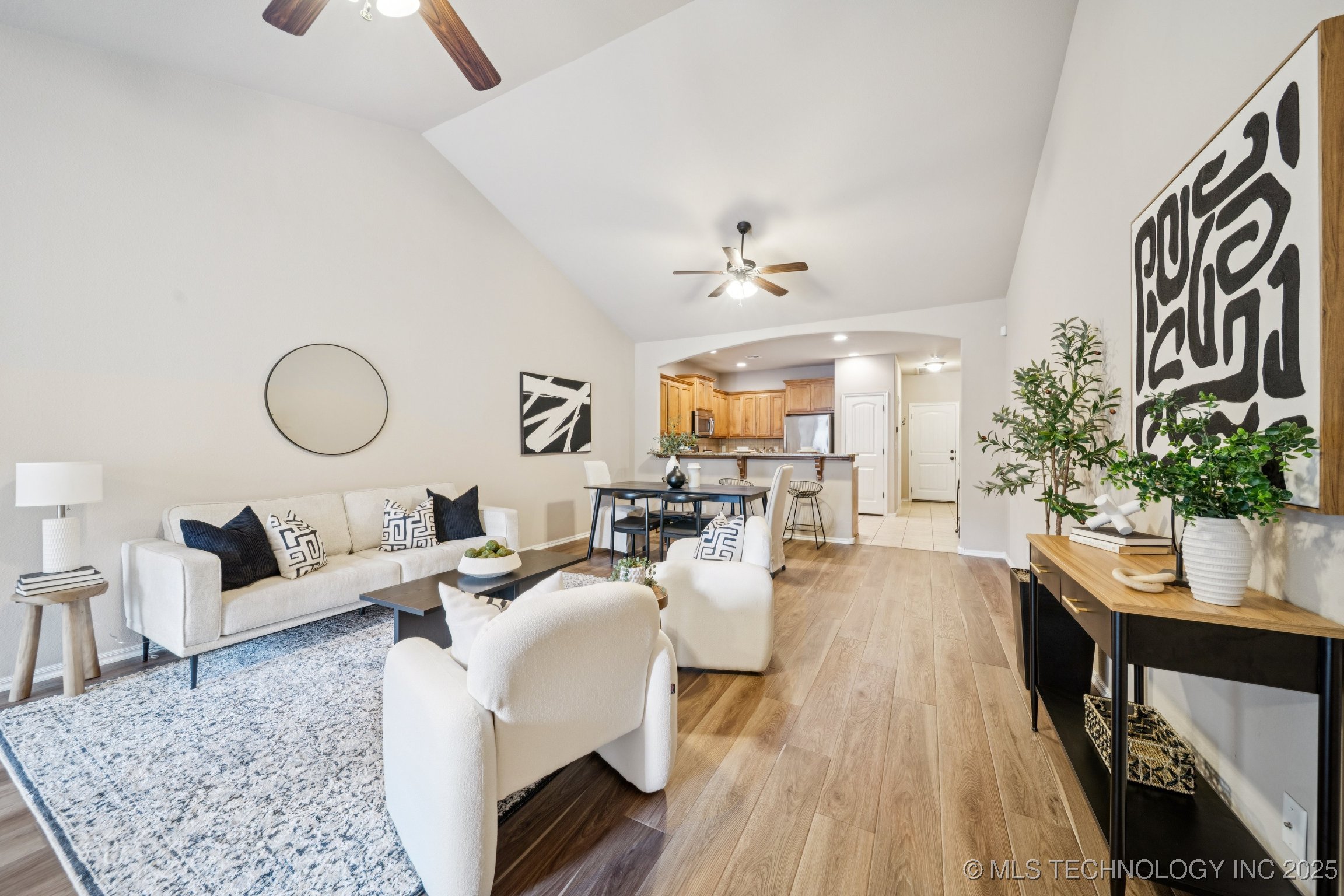 445 S Cypress Avenue Property Photo 2