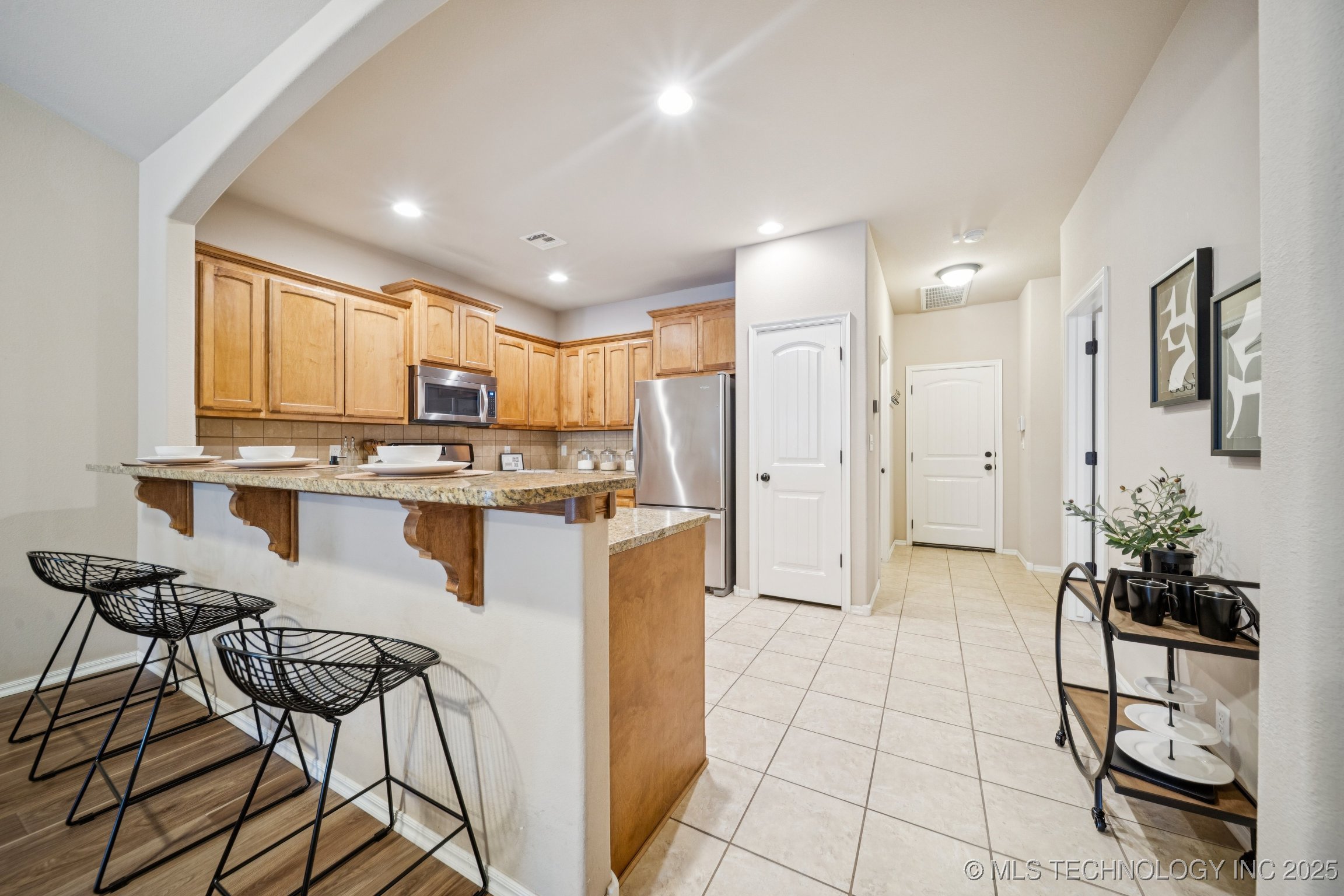 445 S Cypress Avenue Property Photo 6
