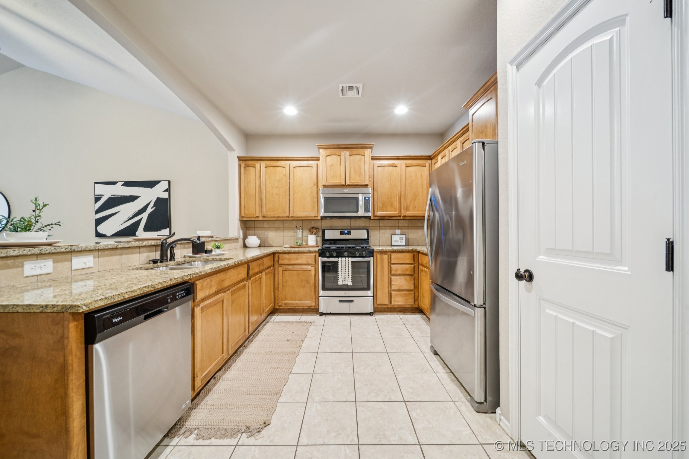 445 S Cypress Avenue Property Photo 7
