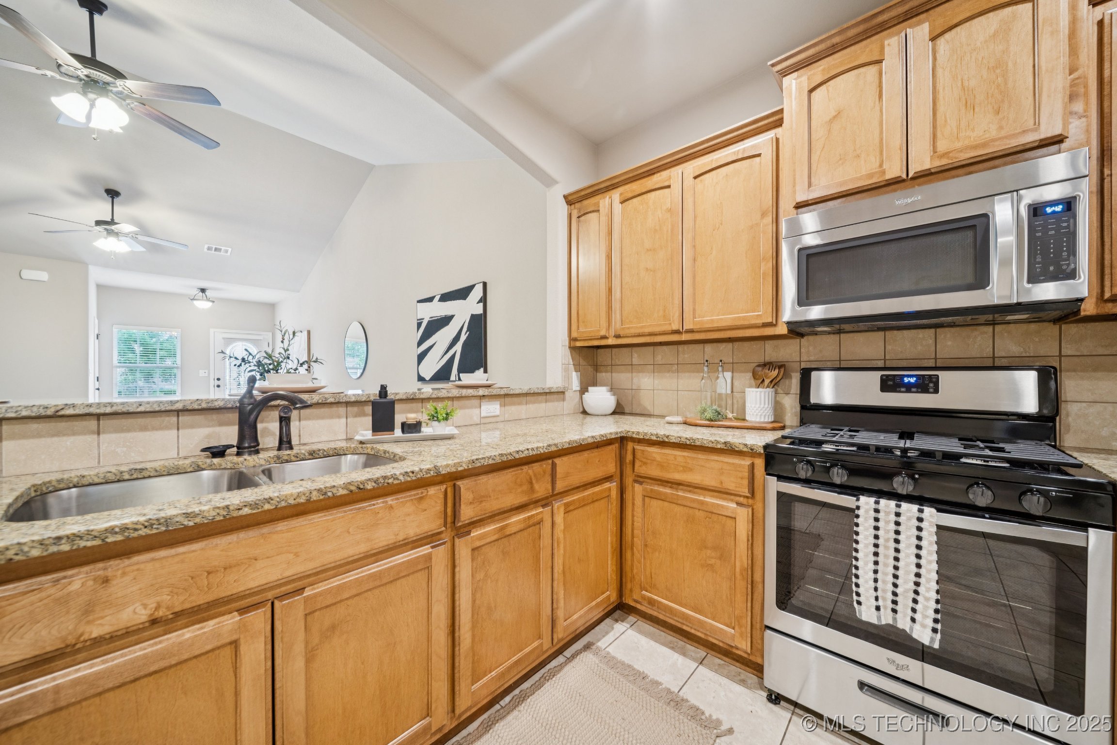 445 S Cypress Avenue Property Photo 8