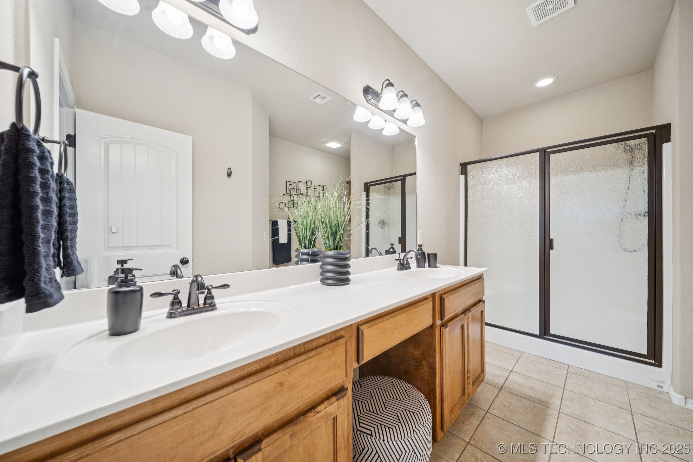 445 S Cypress Avenue Property Photo 15
