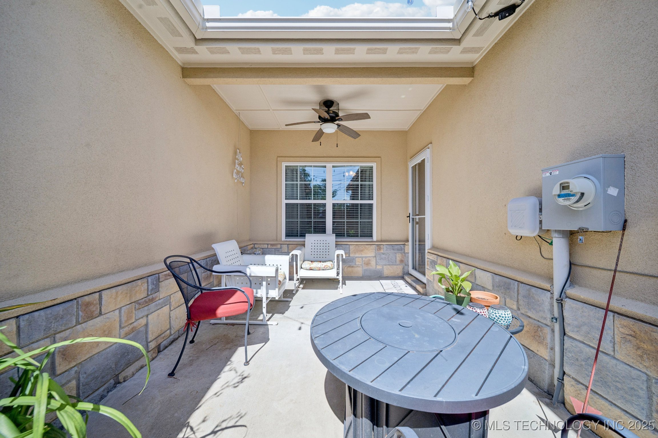 445 S Cypress Avenue Property Photo 20