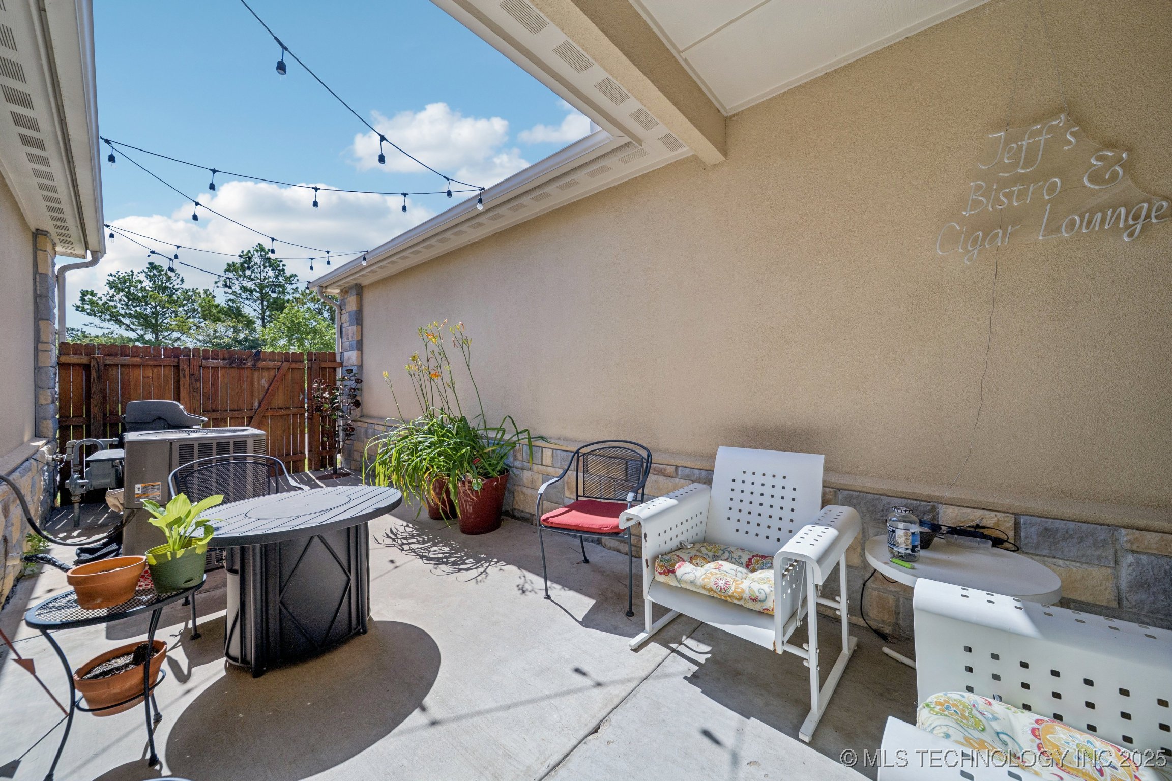 445 S Cypress Avenue Property Photo 21