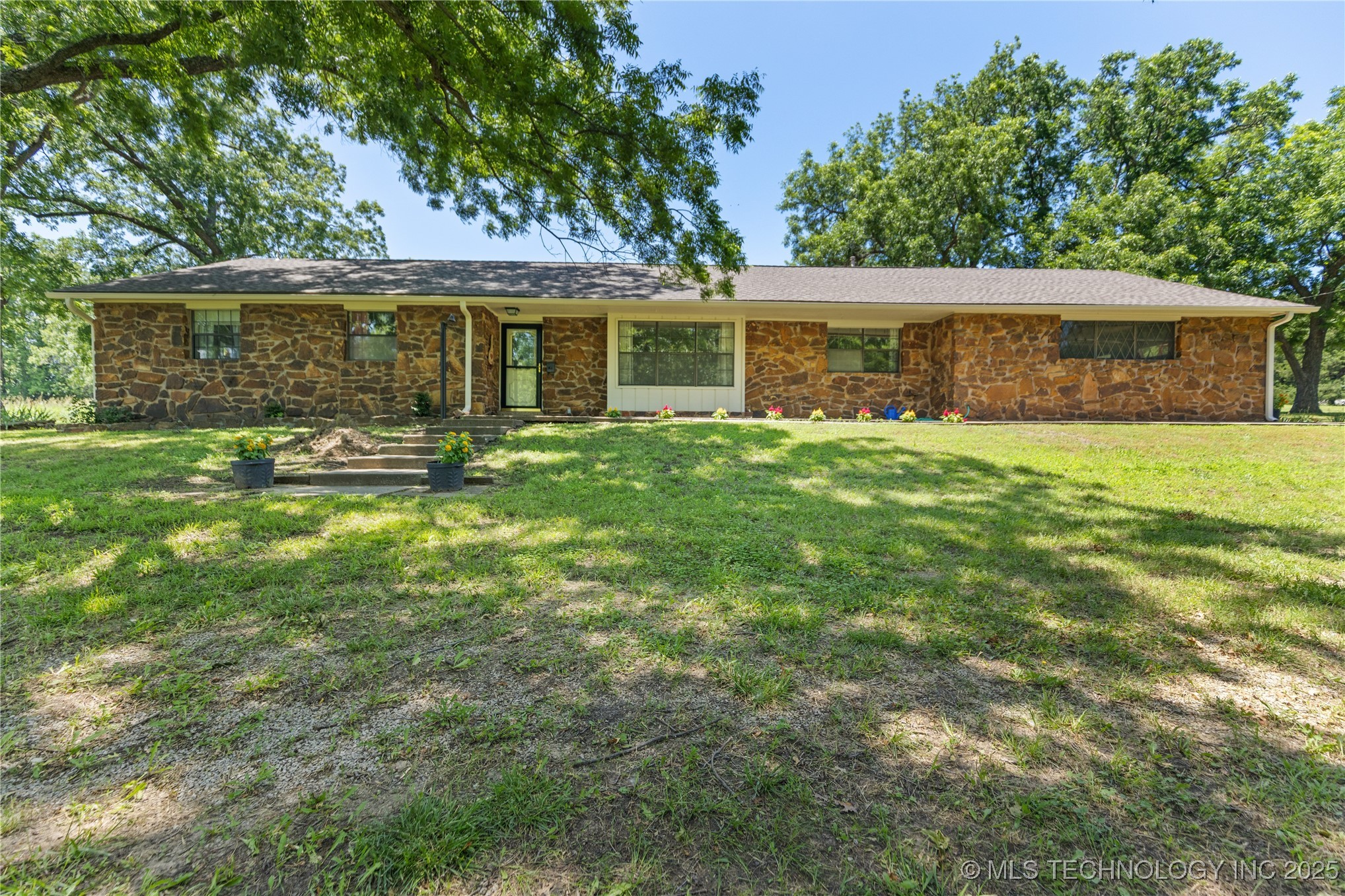 394051 W 2800 Road Property Photo 1